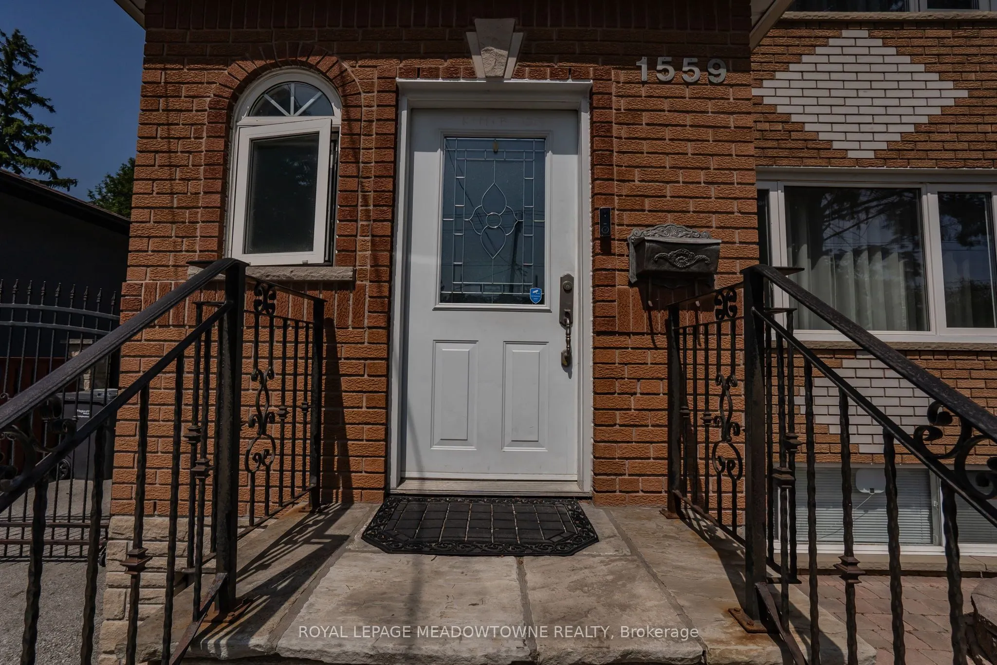 1559 Northmount Avenue