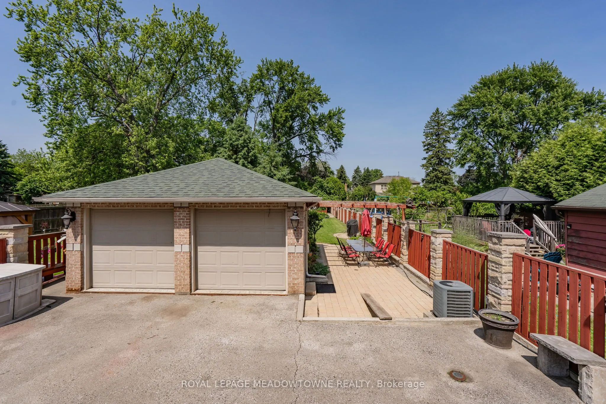 1559 Northmount Avenue