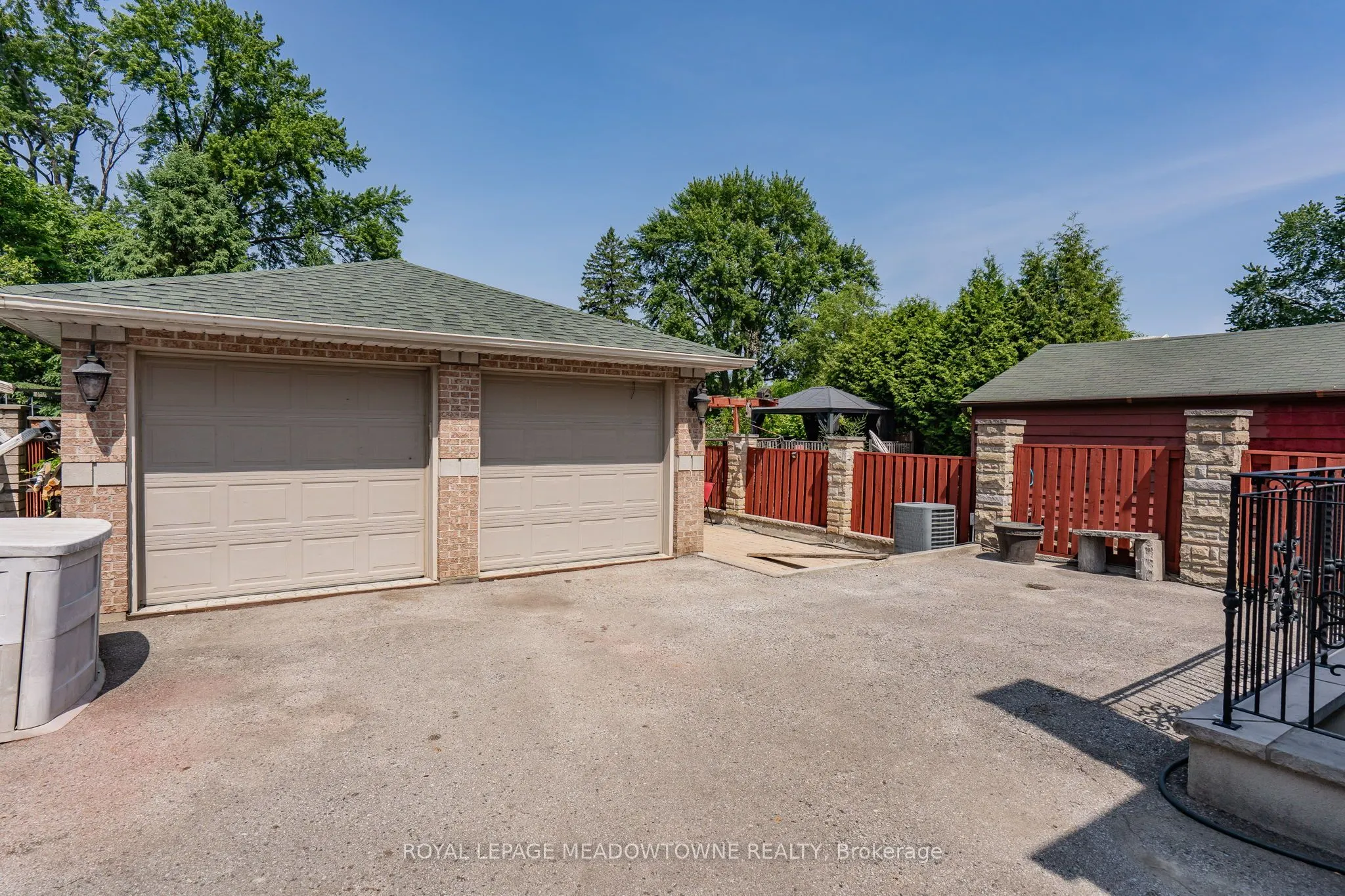 1559 Northmount Avenue