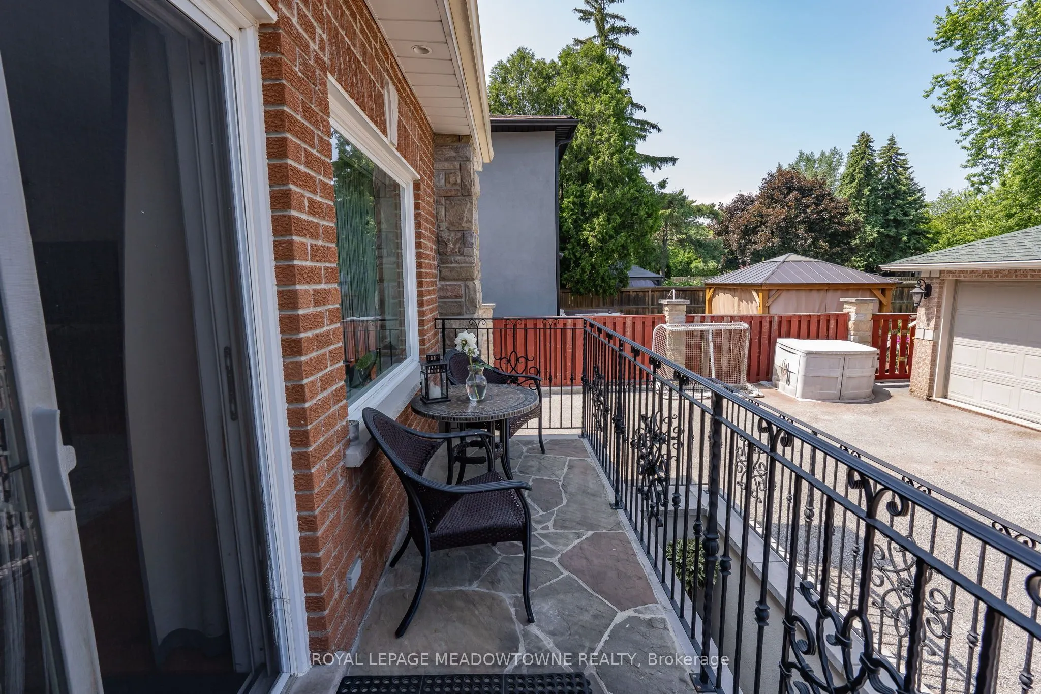 1559 Northmount Avenue