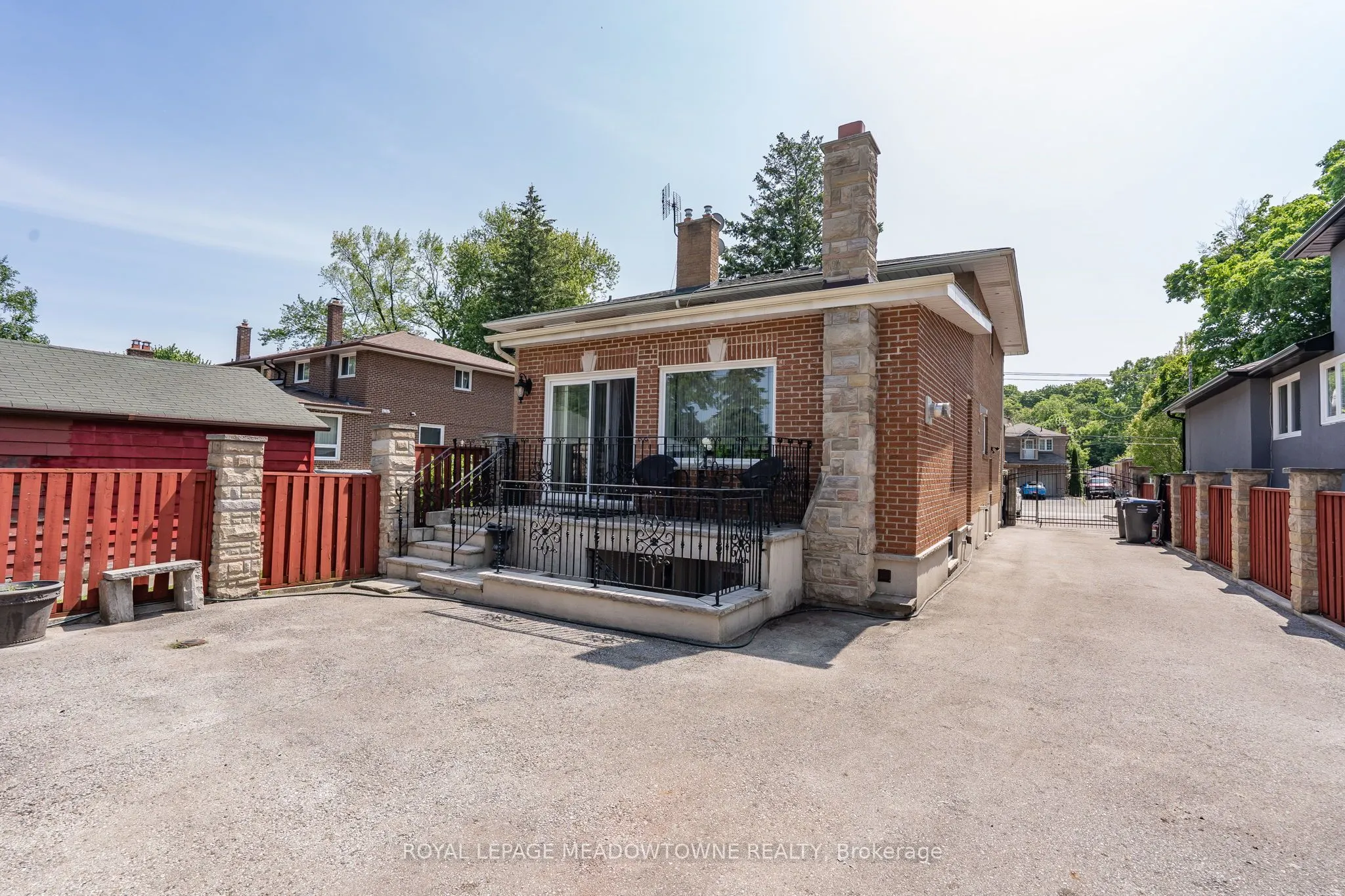 1559 Northmount Avenue