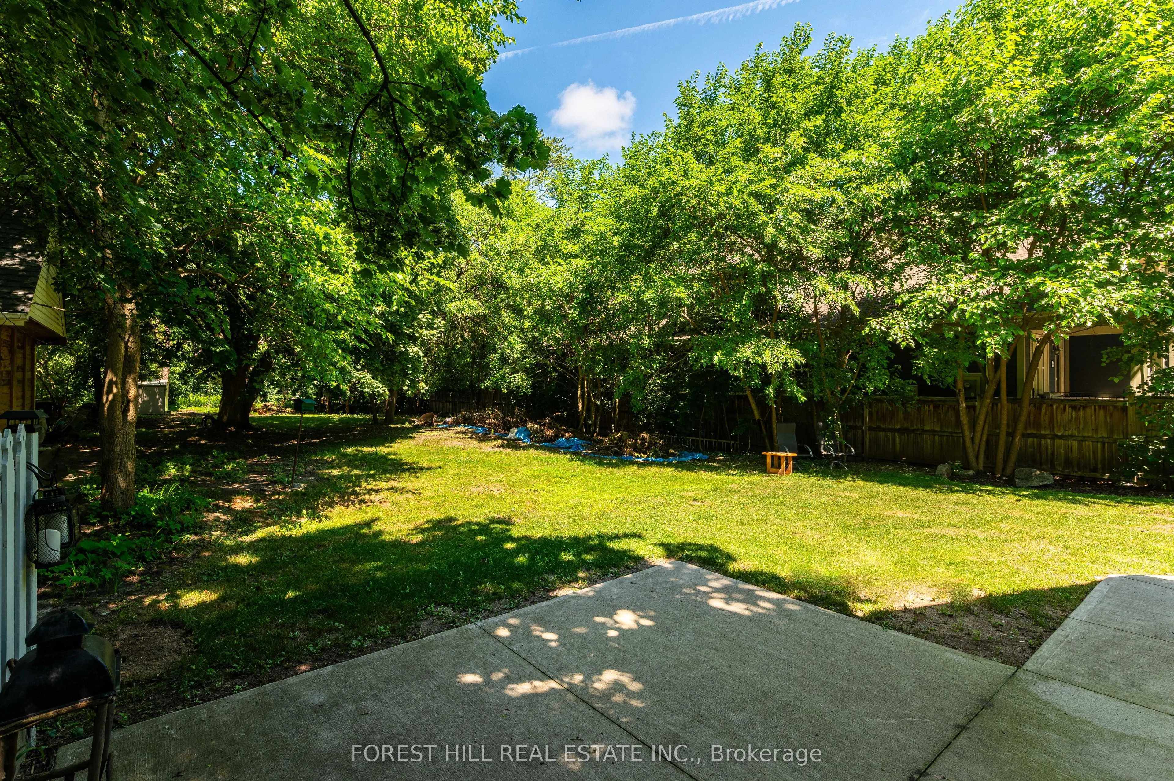 1207 Lorne Park-Coachhous Road