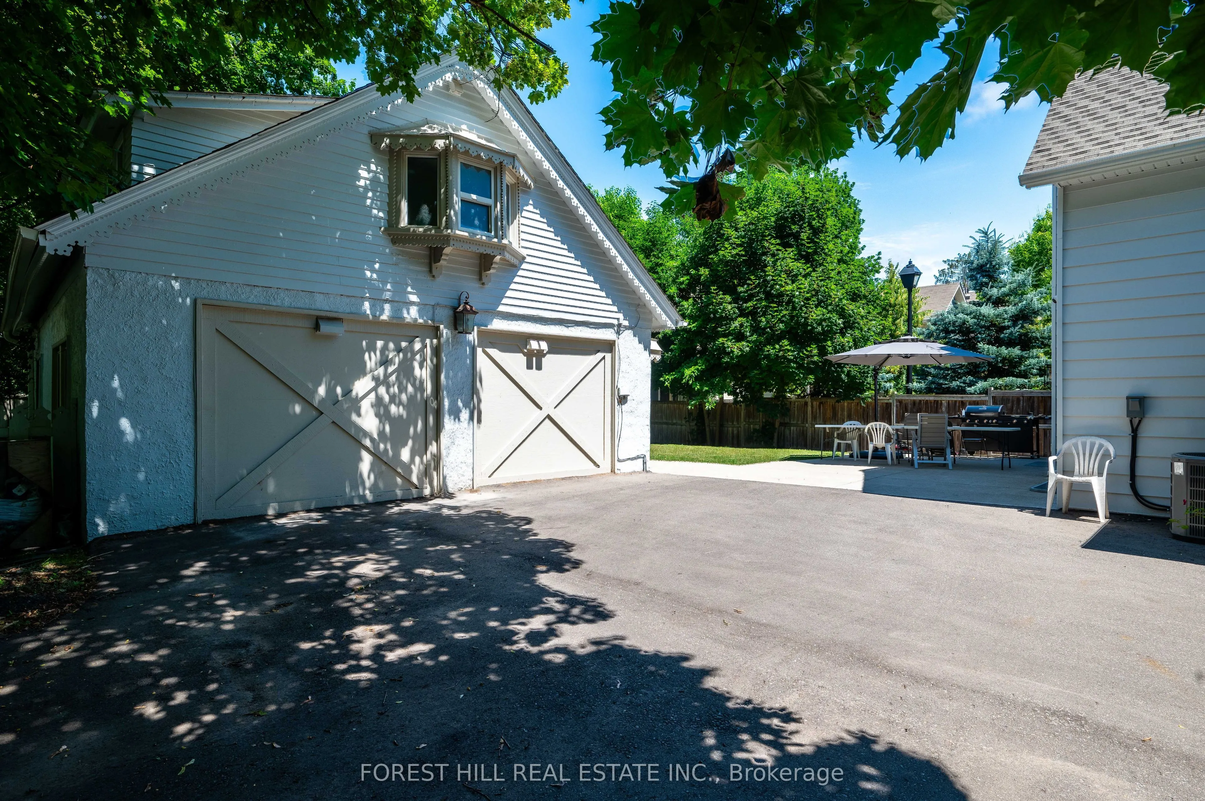 1207 Lorne Park-Coachhous Road