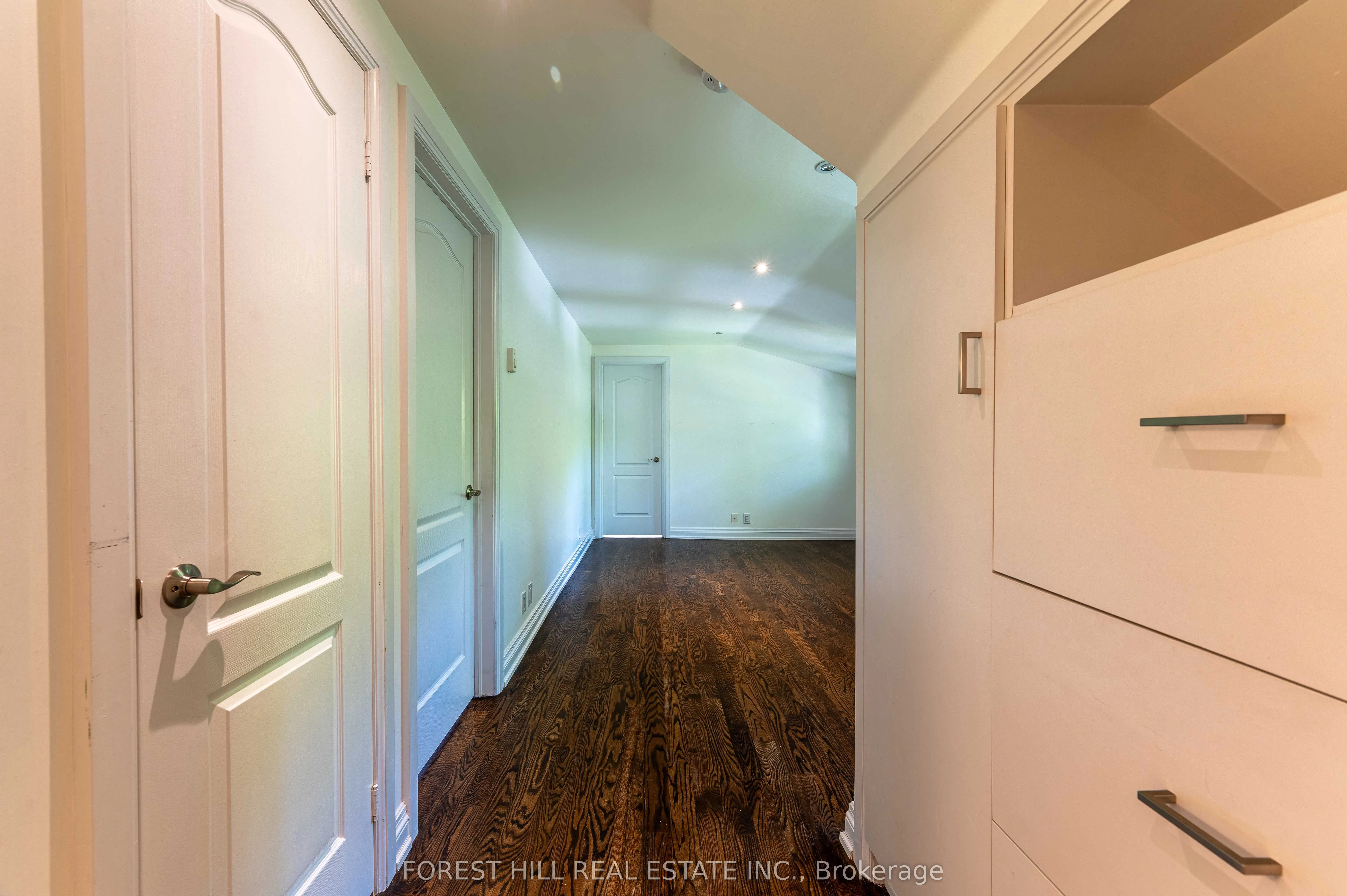 1207 Lorne Park-Coachhous Road