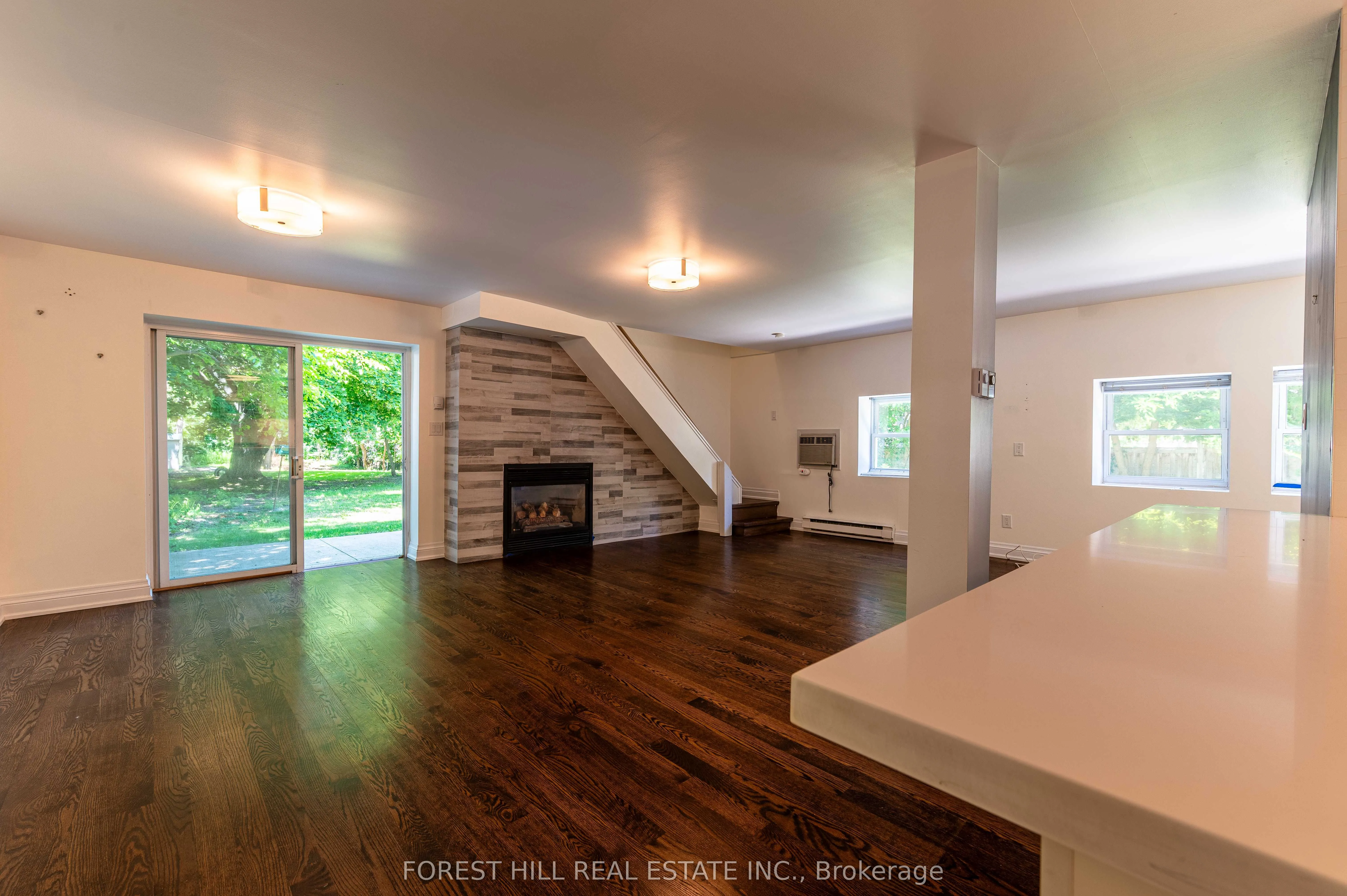 1207 Lorne Park-Coachhous Road