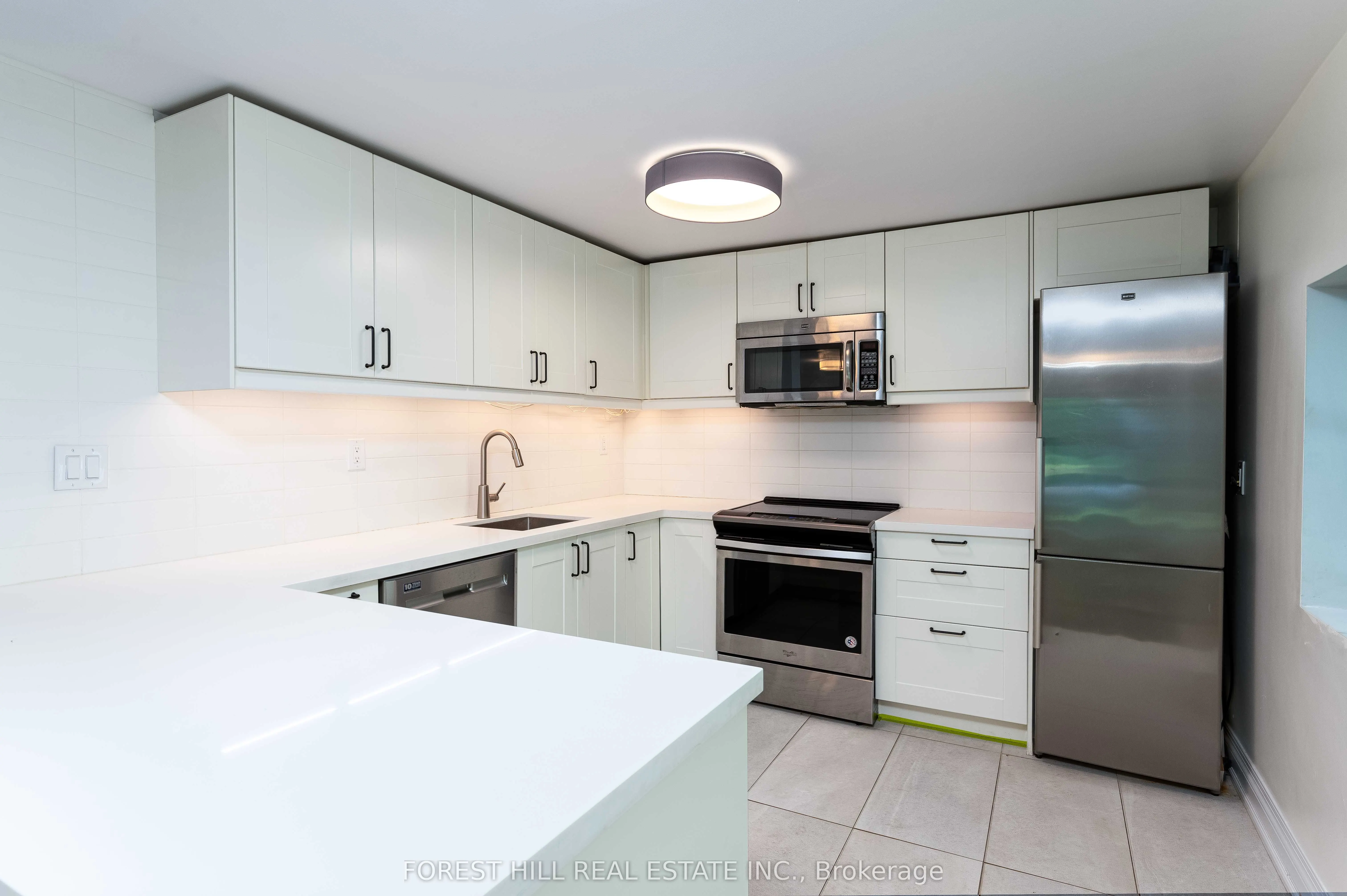 1207 Lorne Park-Coachhous Road