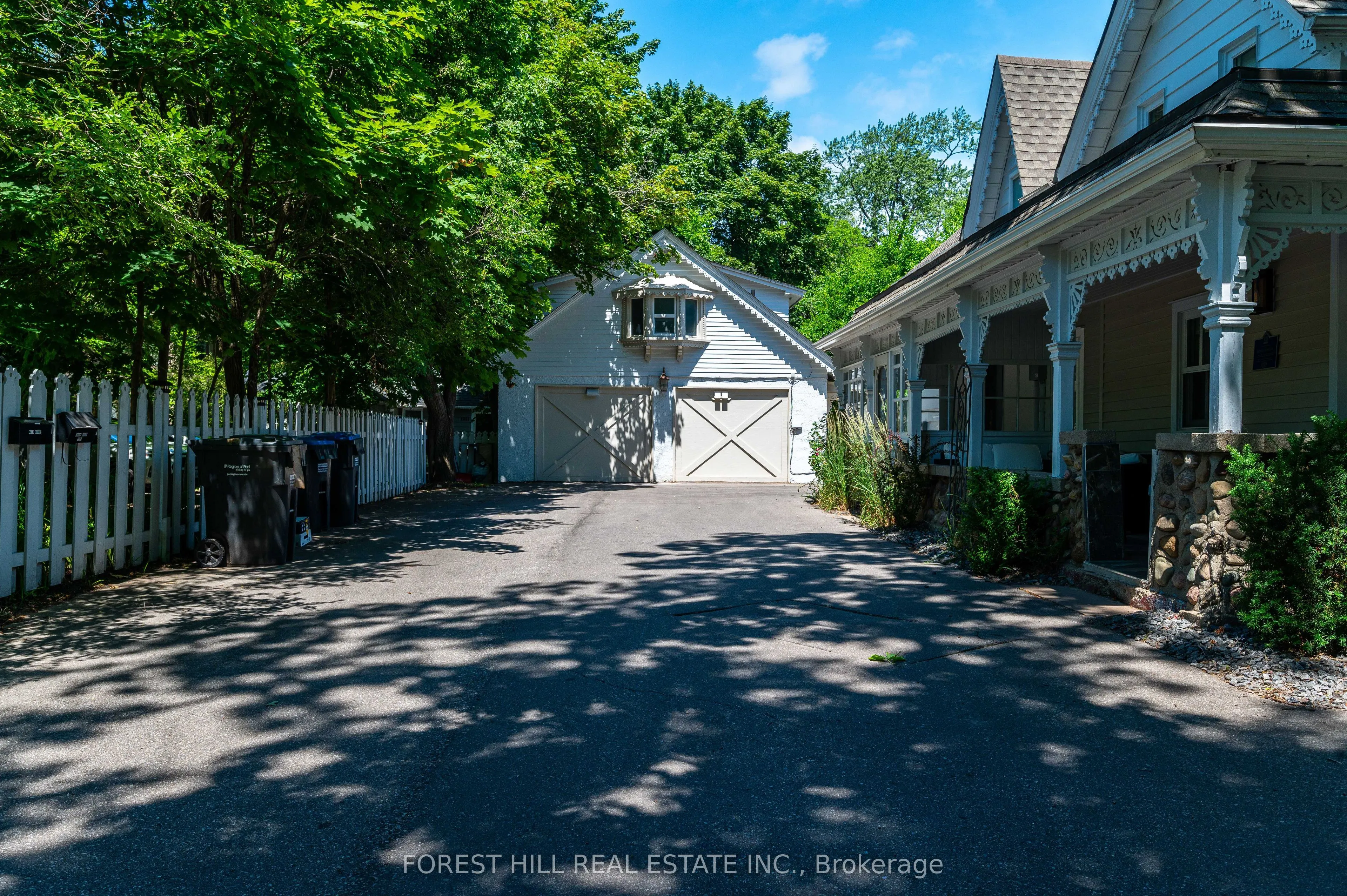1207 Lorne Park-Coachhous Road