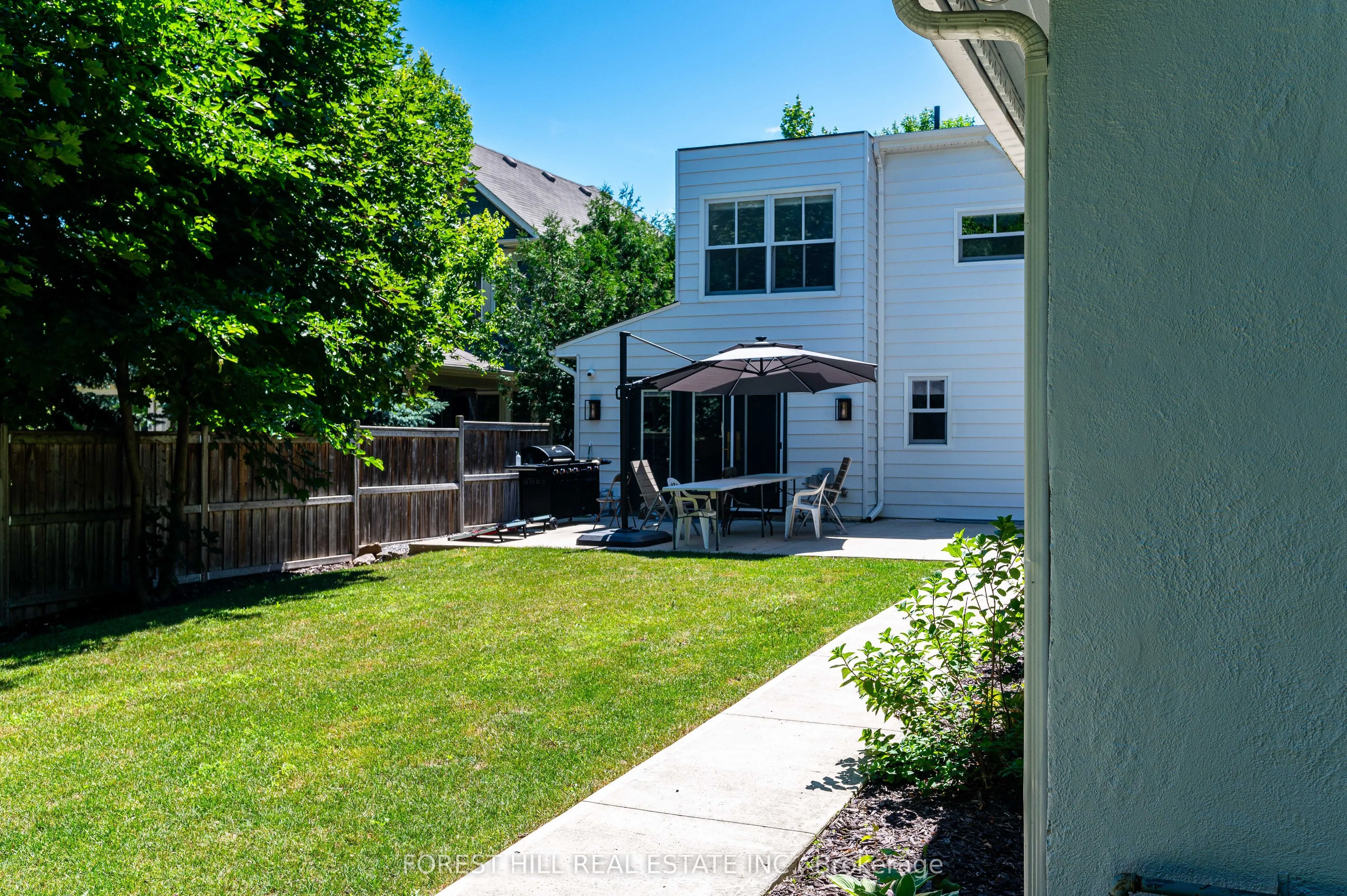 1207 Lorne Park-Coachhous Road
