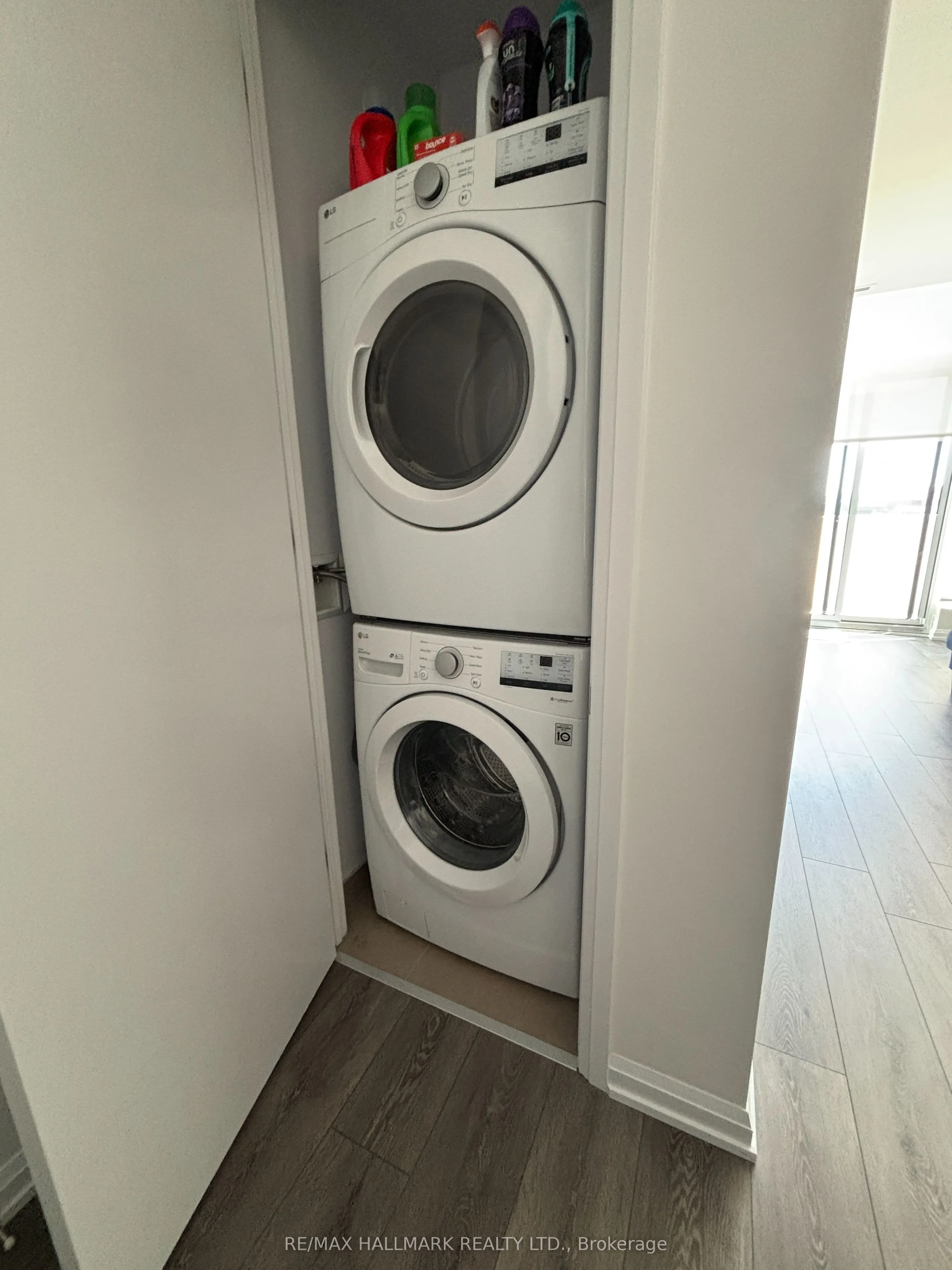 4208 Dundas Street W, #803