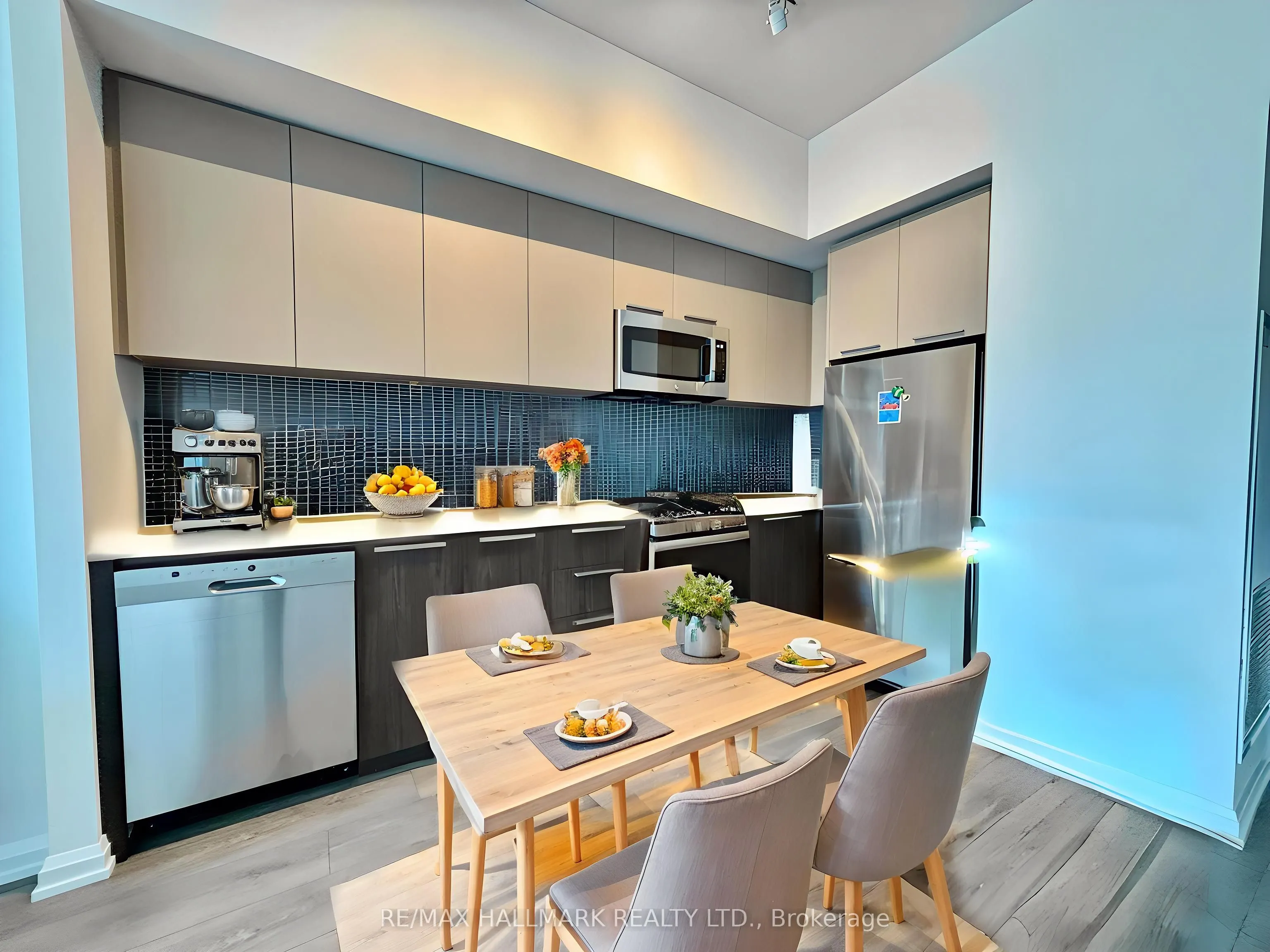 4208 Dundas Street W, #803