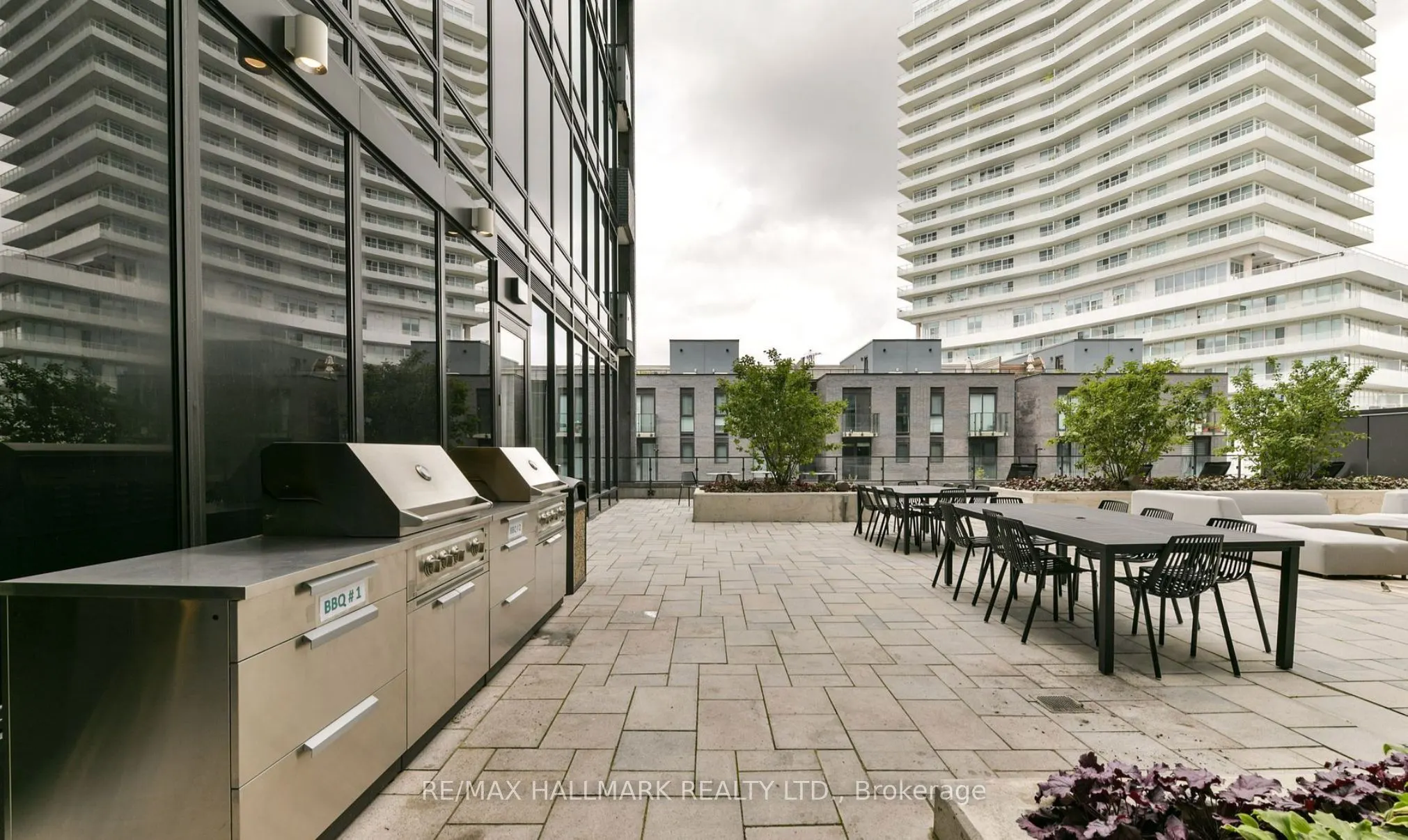 4208 Dundas Street W, #803
