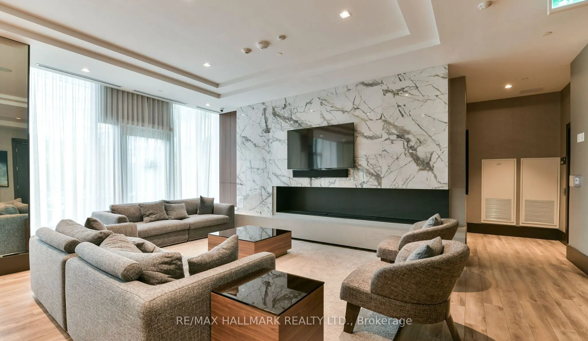 4208 Dundas Street W, #803
