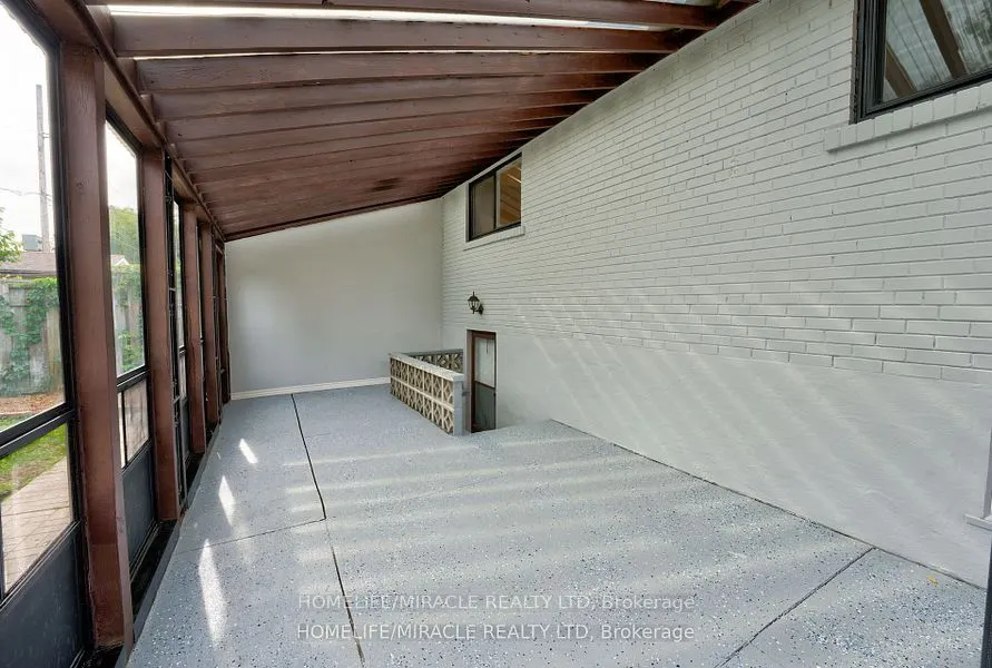 85 Silverstone Drive