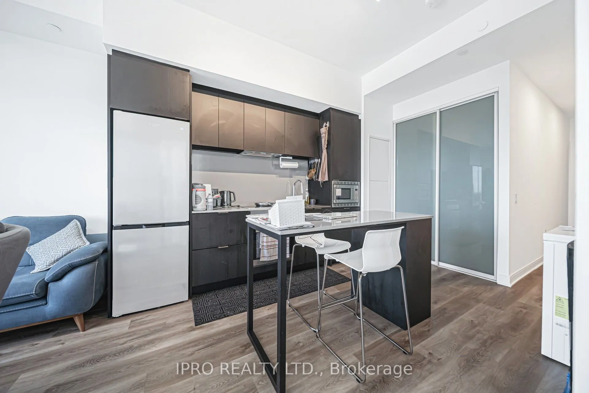 86 Dundas Street E, #1714