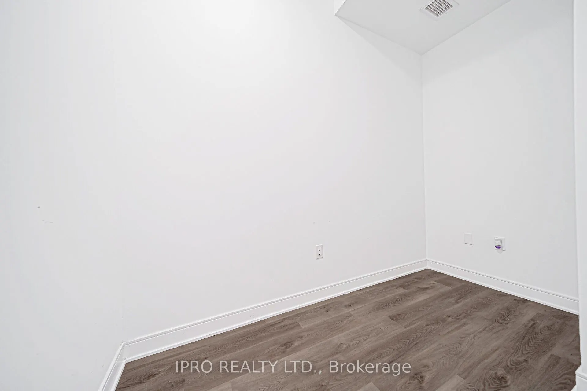 86 Dundas Street E, #1714