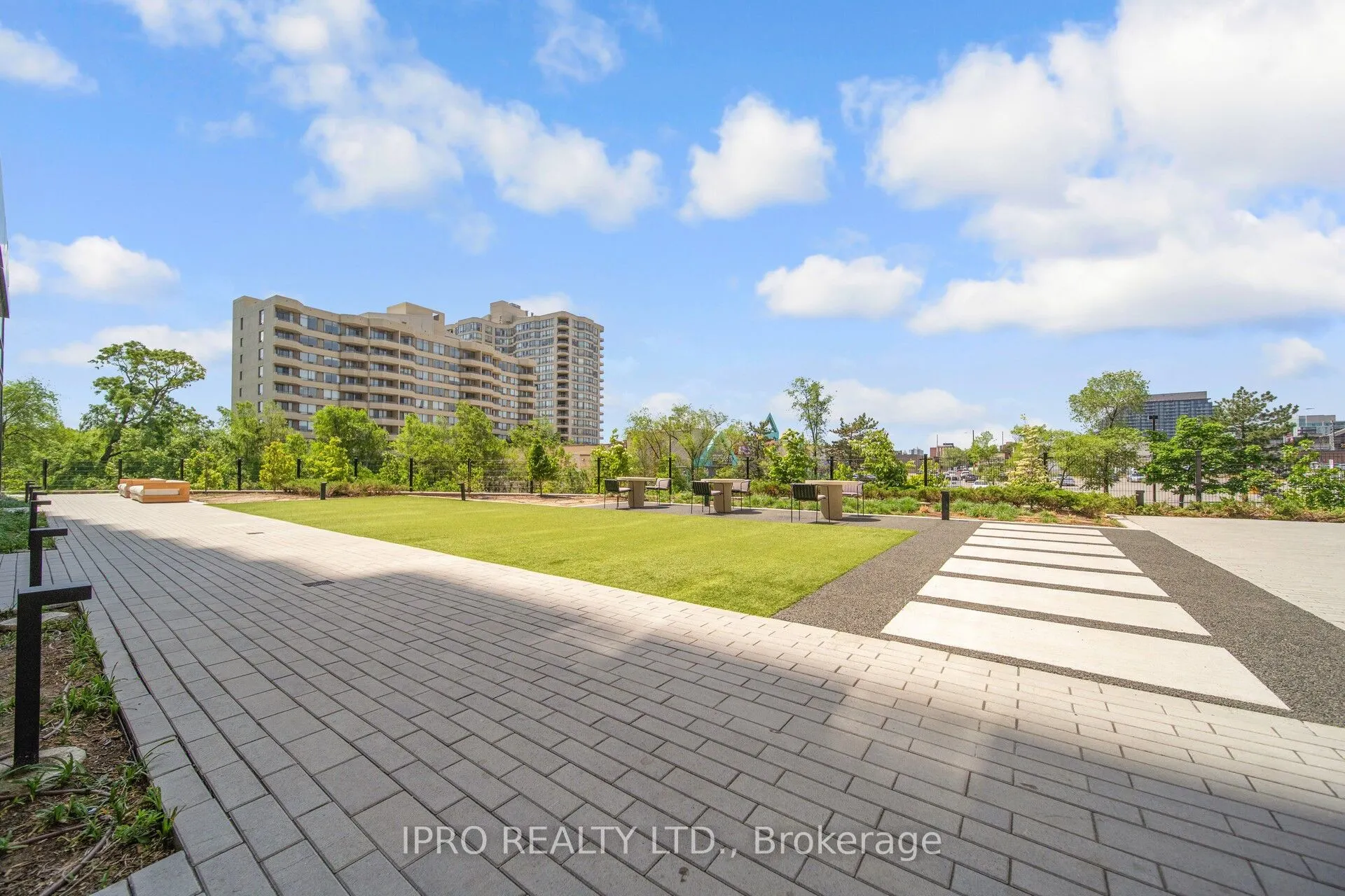 86 Dundas Street E, #1714