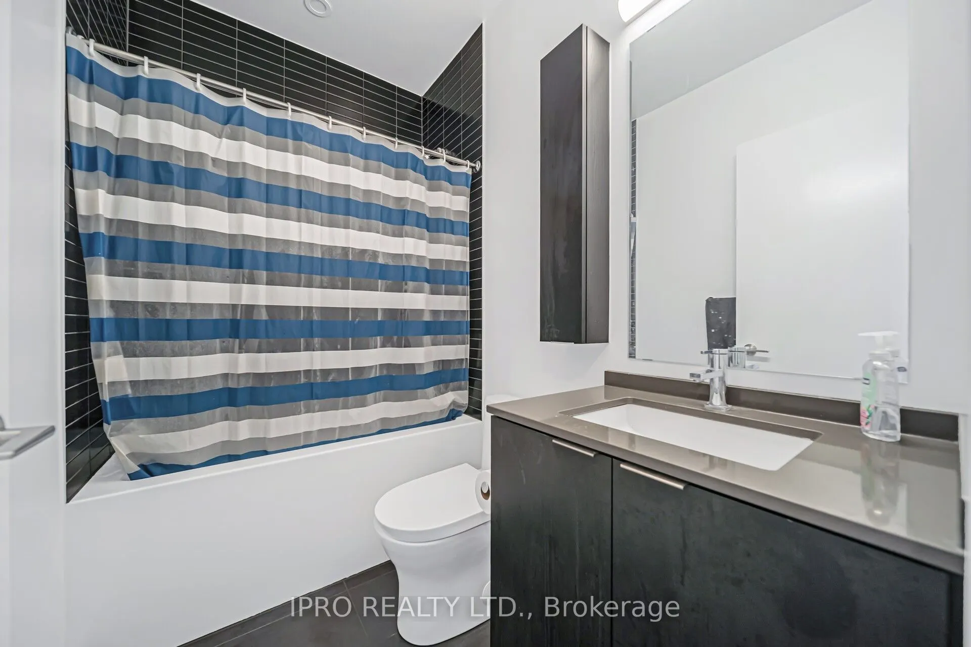 86 Dundas Street E, #1714