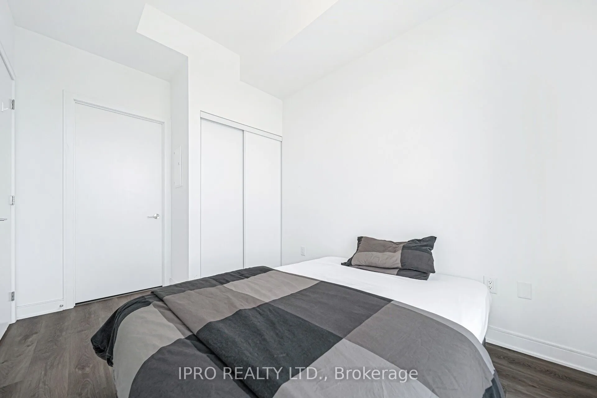 86 Dundas Street E, #1714