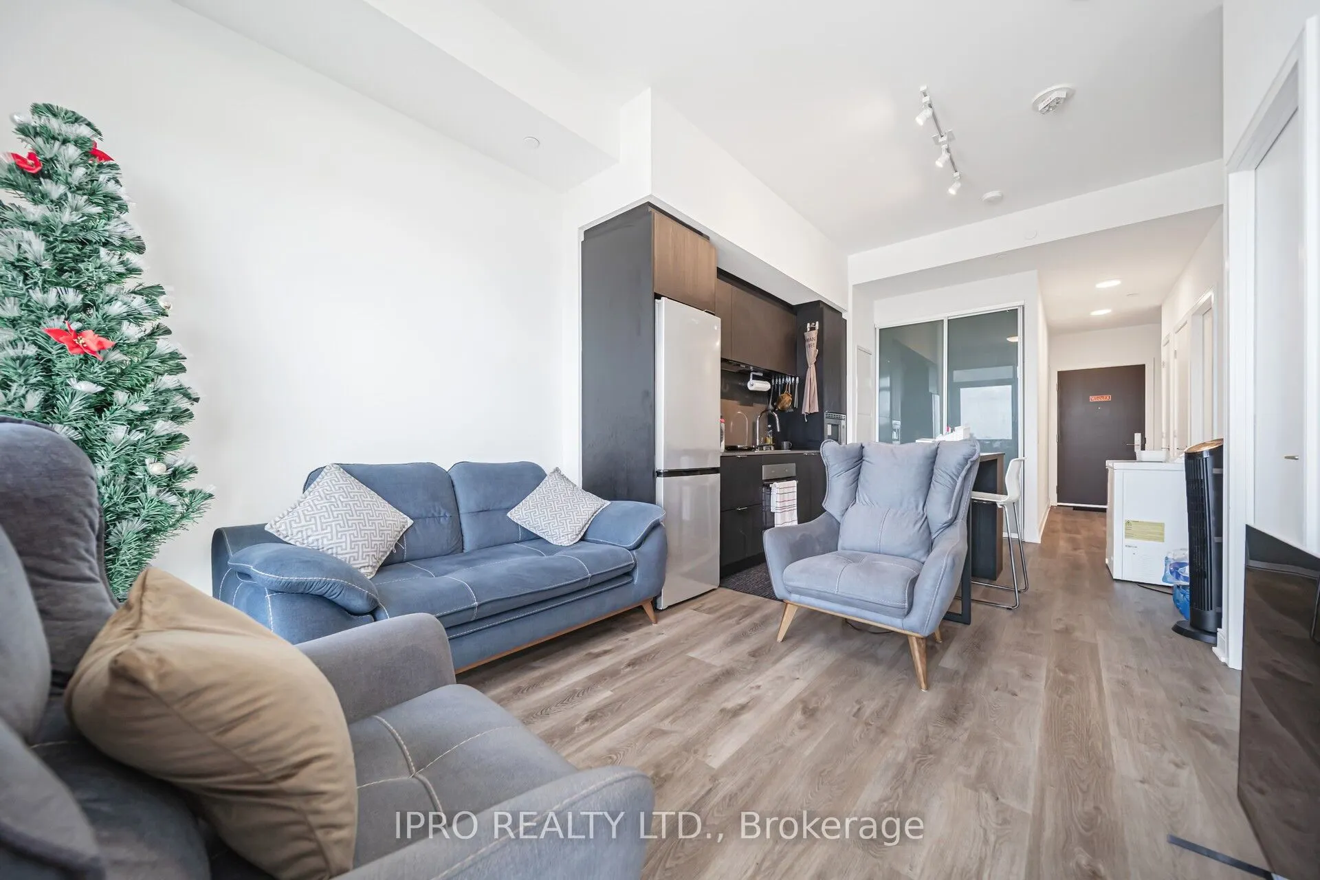 86 Dundas Street E, #1714