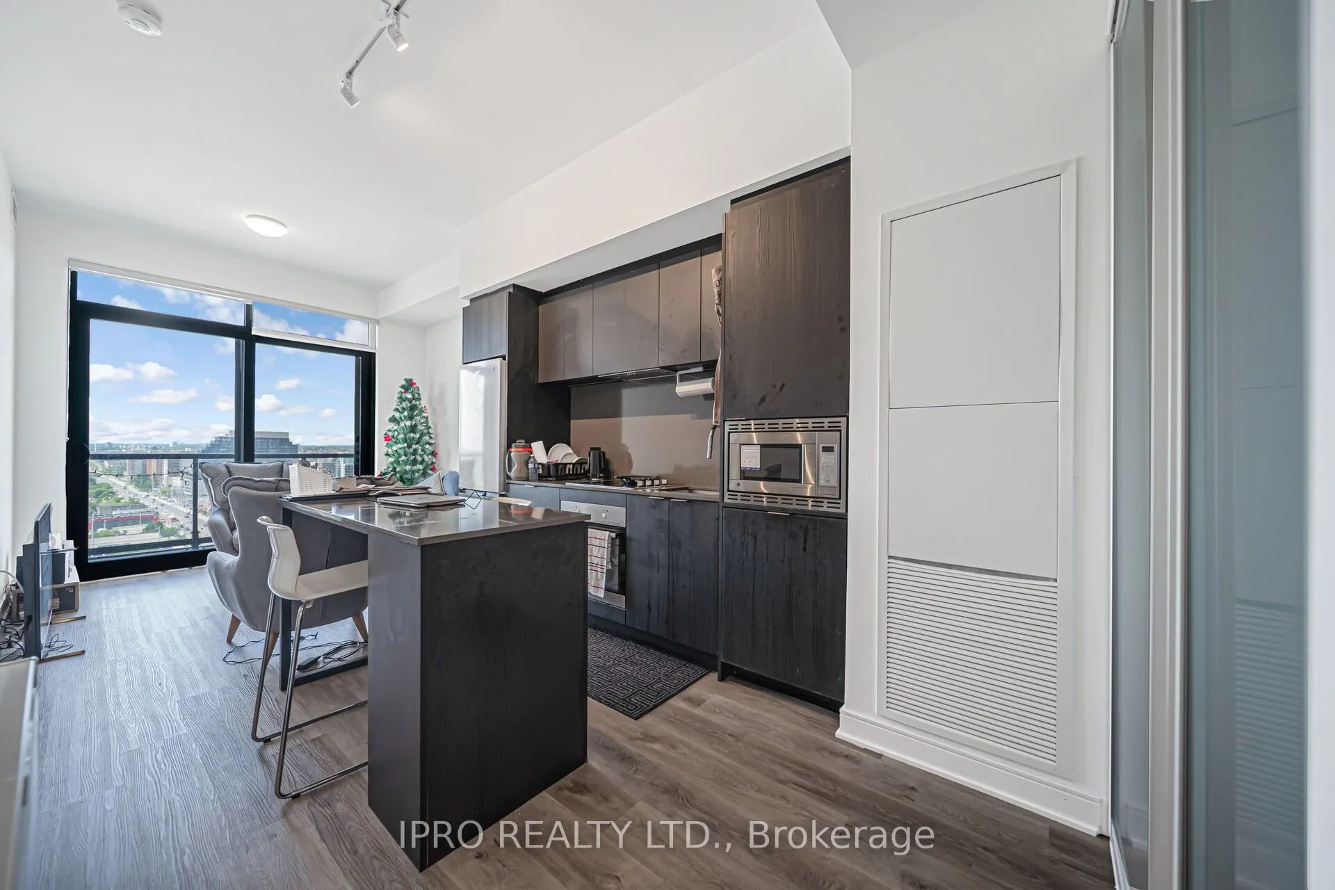 86 Dundas Street E, #1714