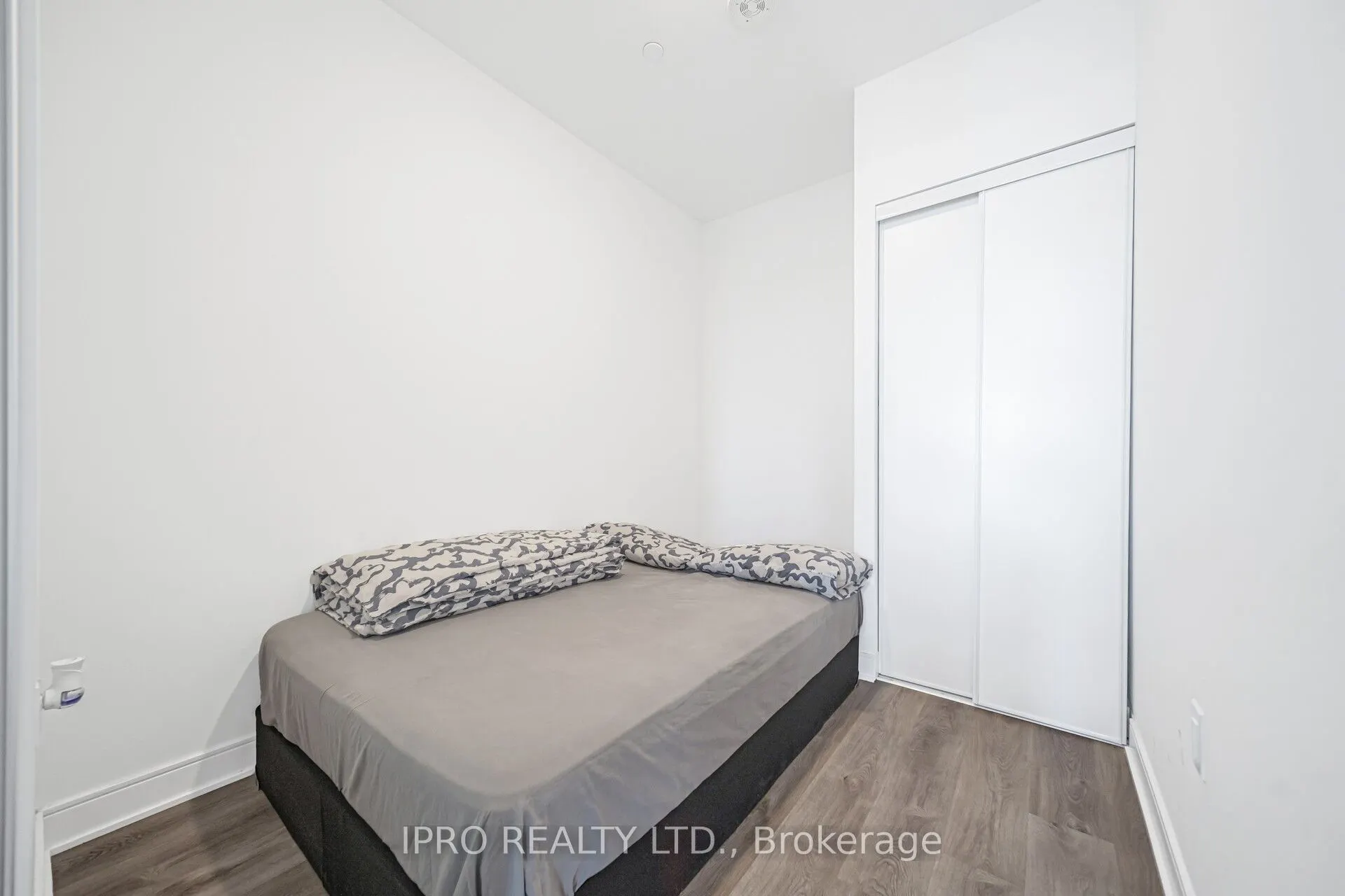 86 Dundas Street E, #1714