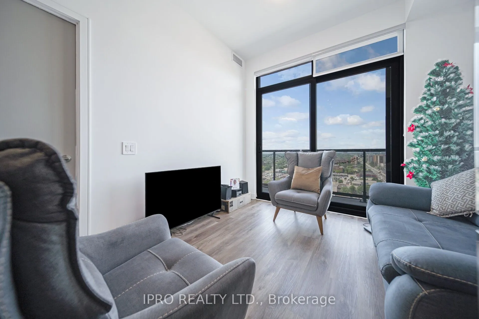 86 Dundas Street E, #1714