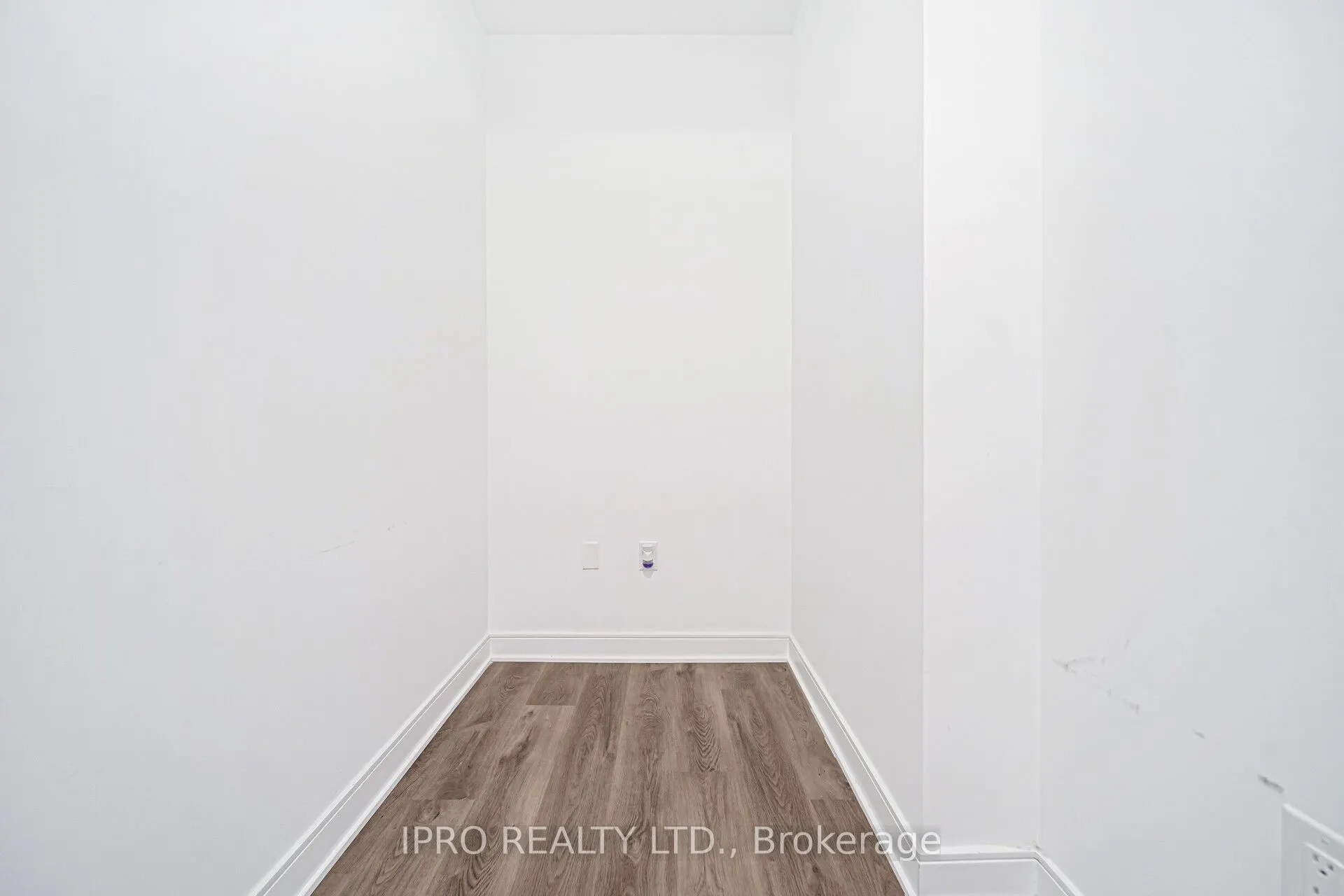 86 Dundas Street E, #1714