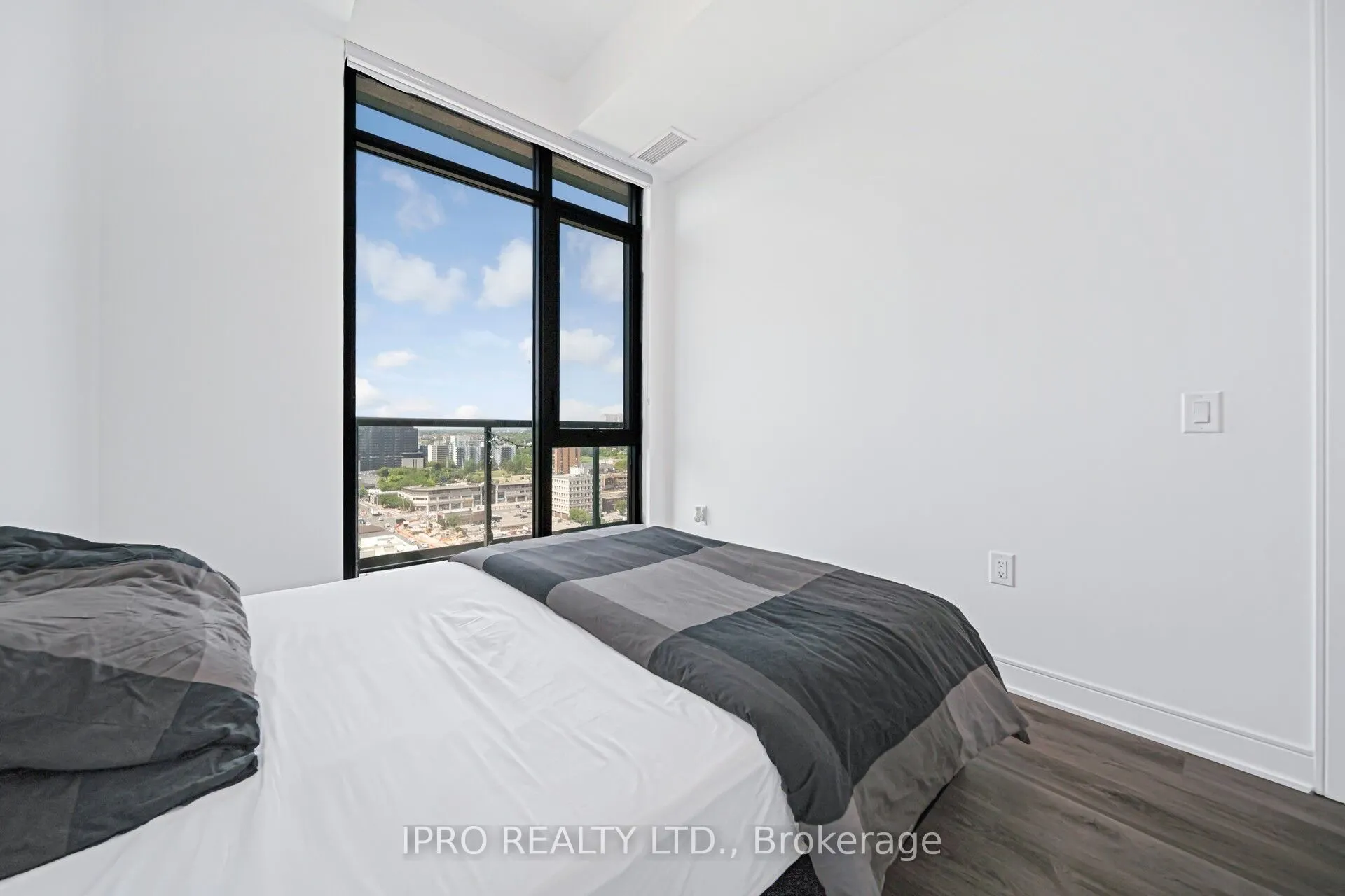 86 Dundas Street E, #1714
