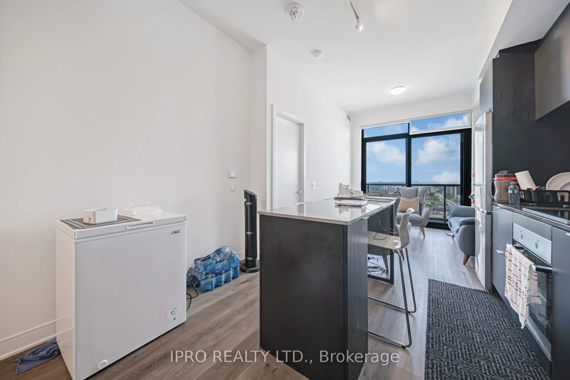 86 Dundas Street E, #1714