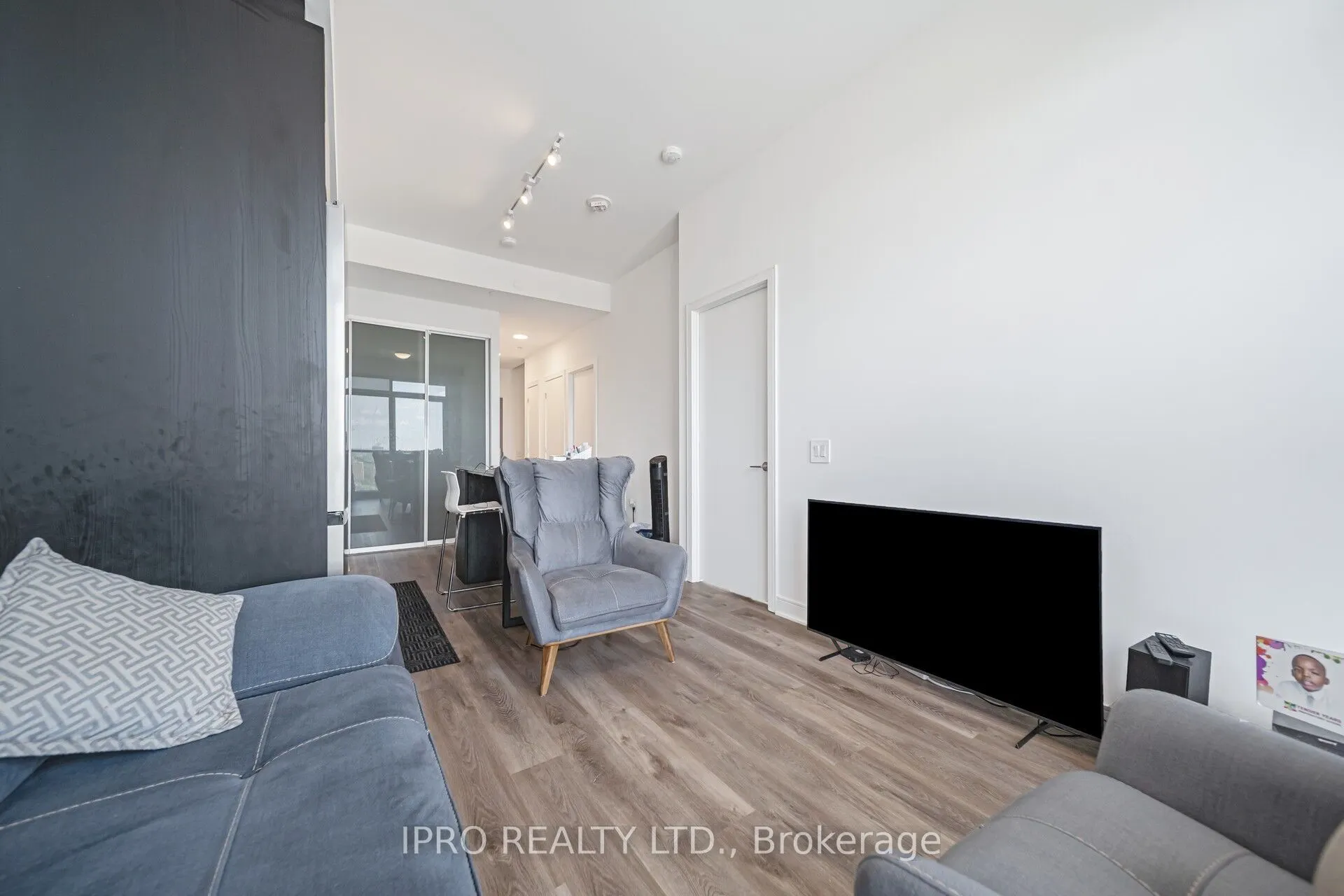 86 Dundas Street E, #1714