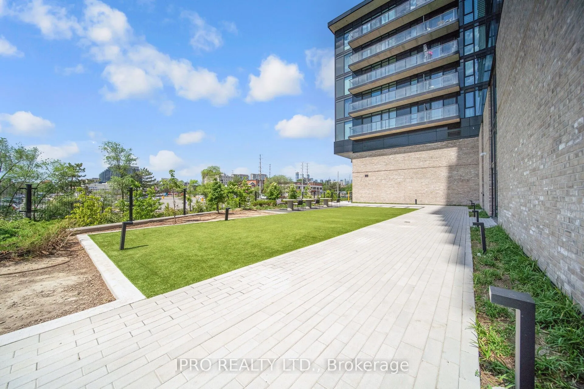 86 Dundas Street E, #1714