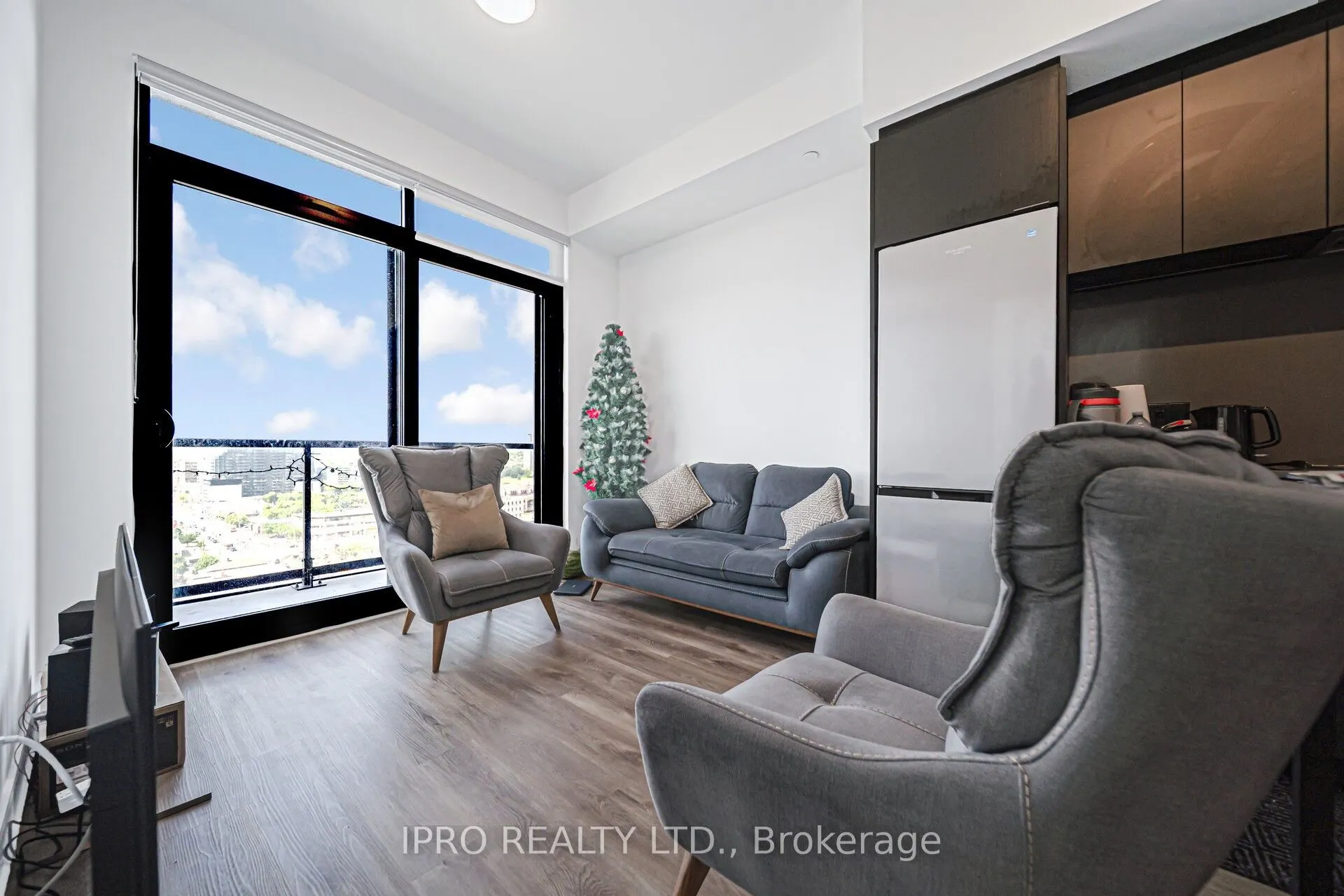 86 Dundas Street E, #1714