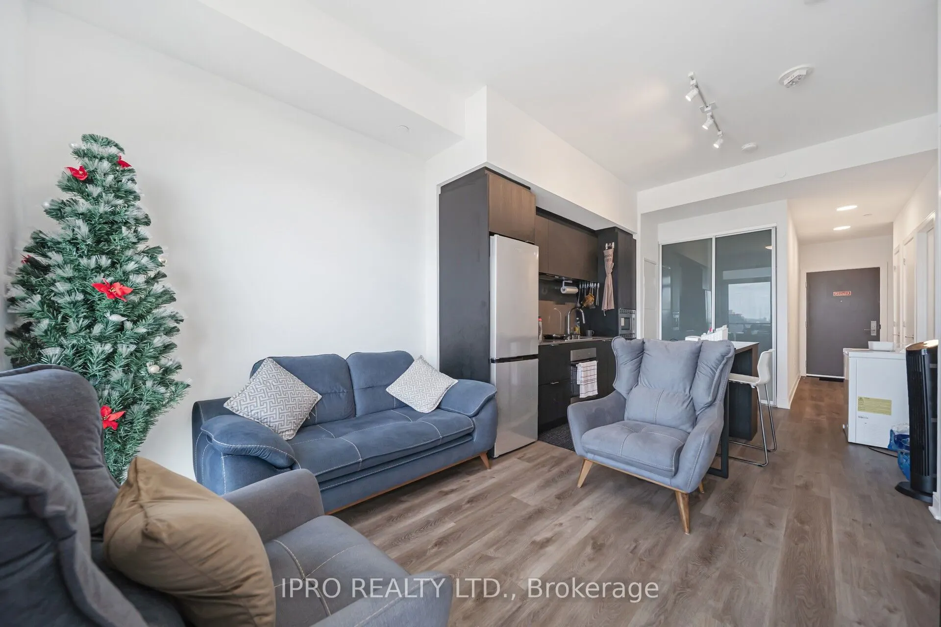 86 Dundas Street E, #1714