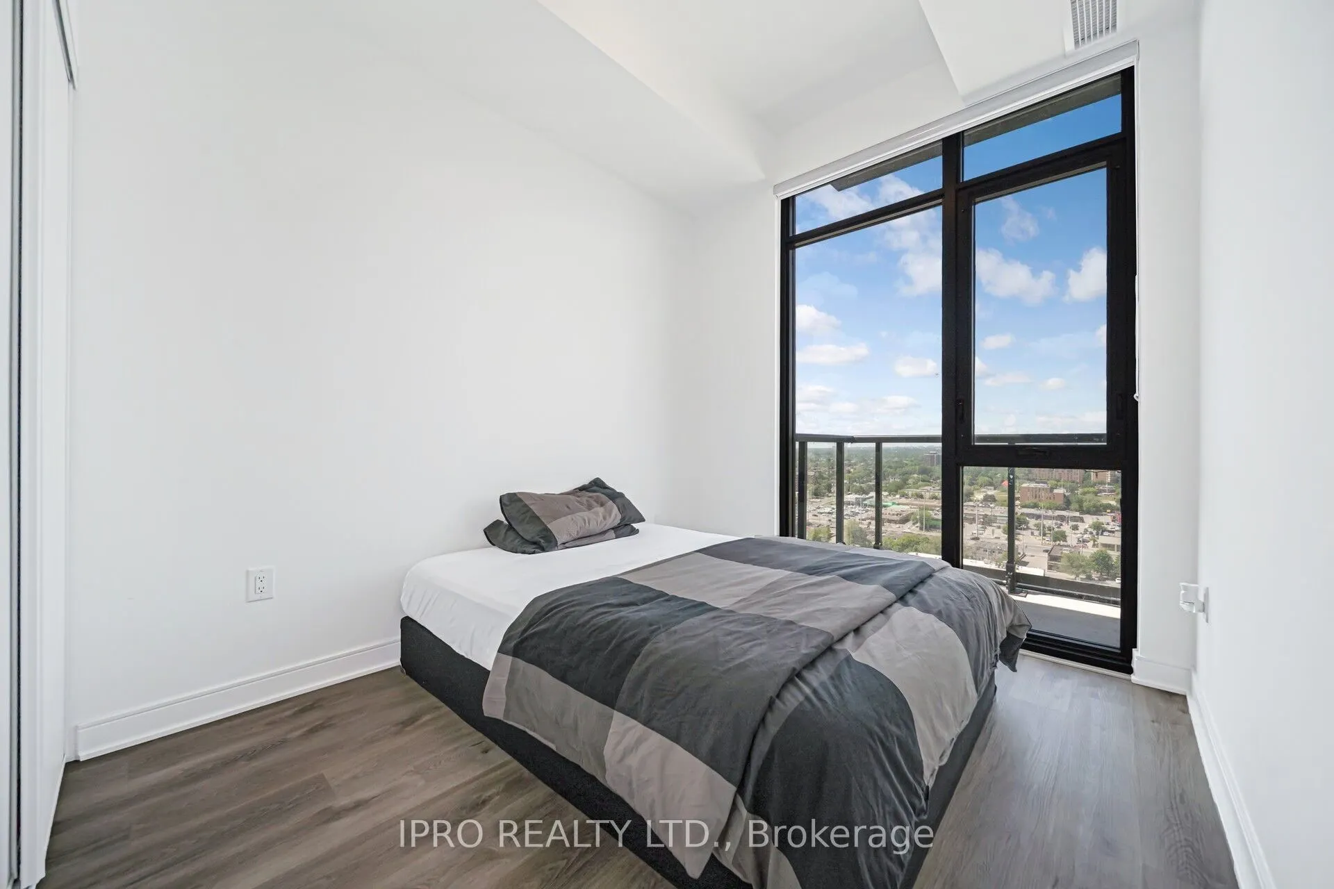 86 Dundas Street E, #1714