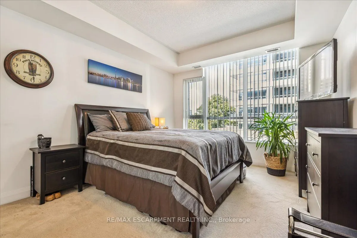 1 Hurontario Street, #316