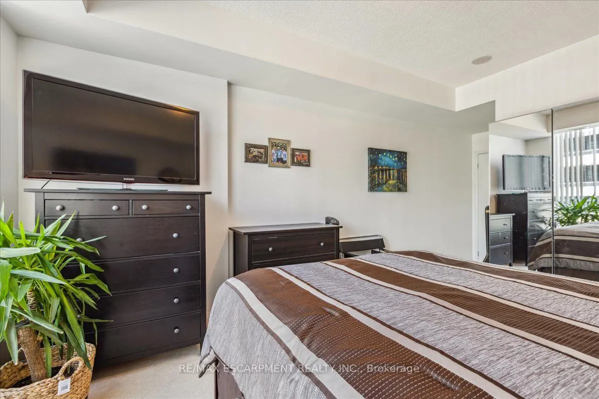 1 Hurontario Street, #316