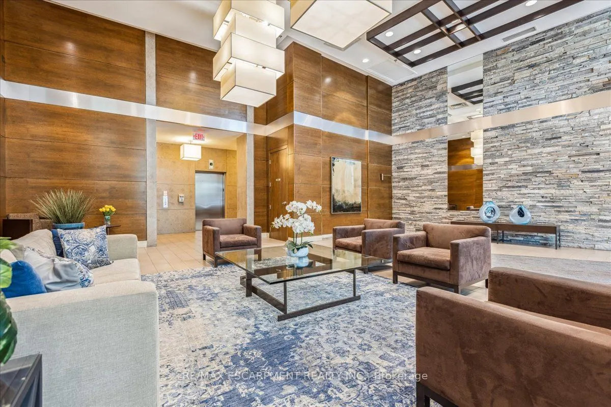 1 Hurontario Street, #316
