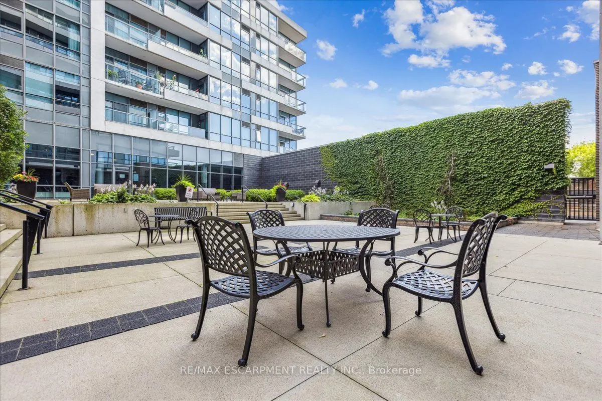 1 Hurontario Street, #316