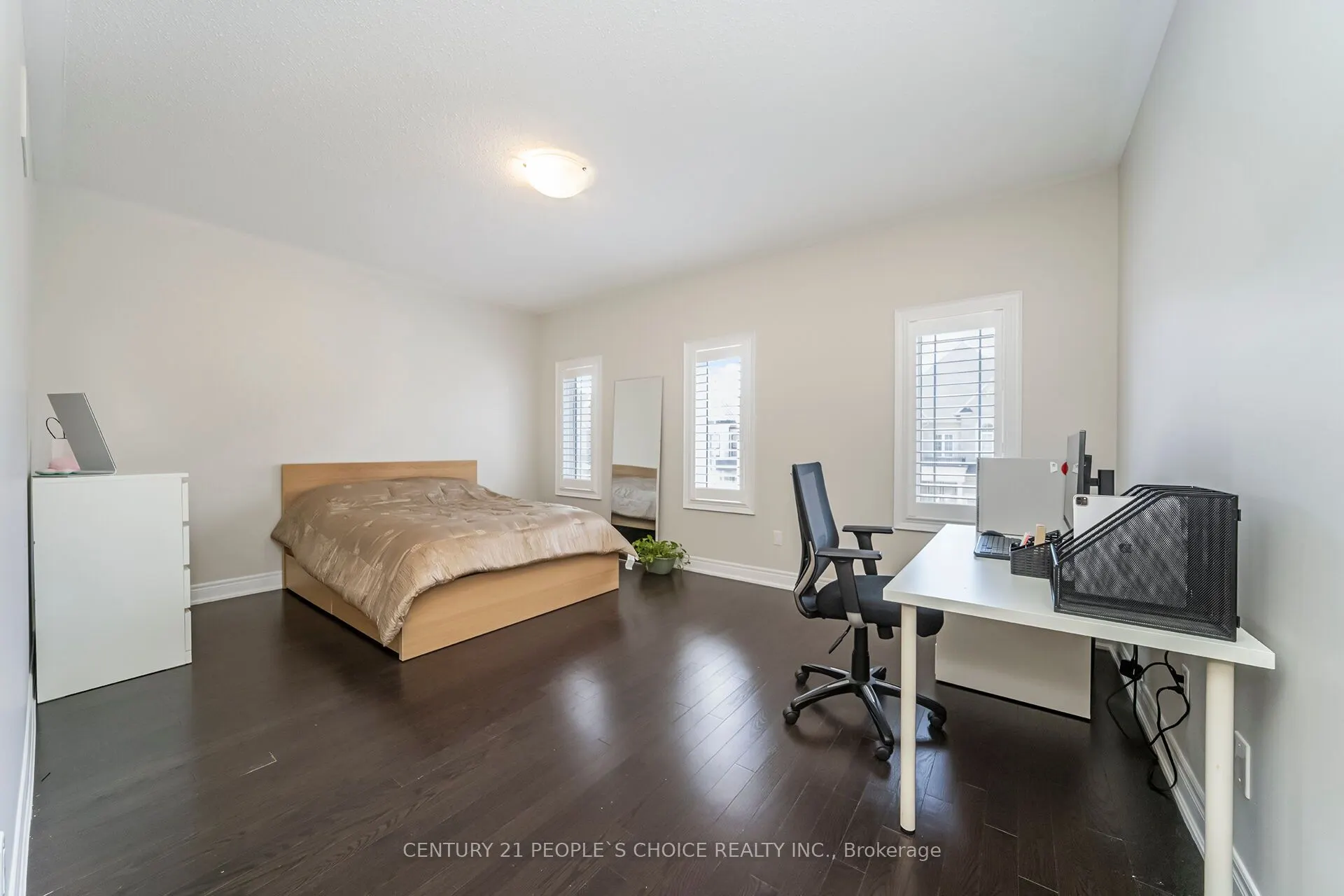 8 Rolling Acres Drive