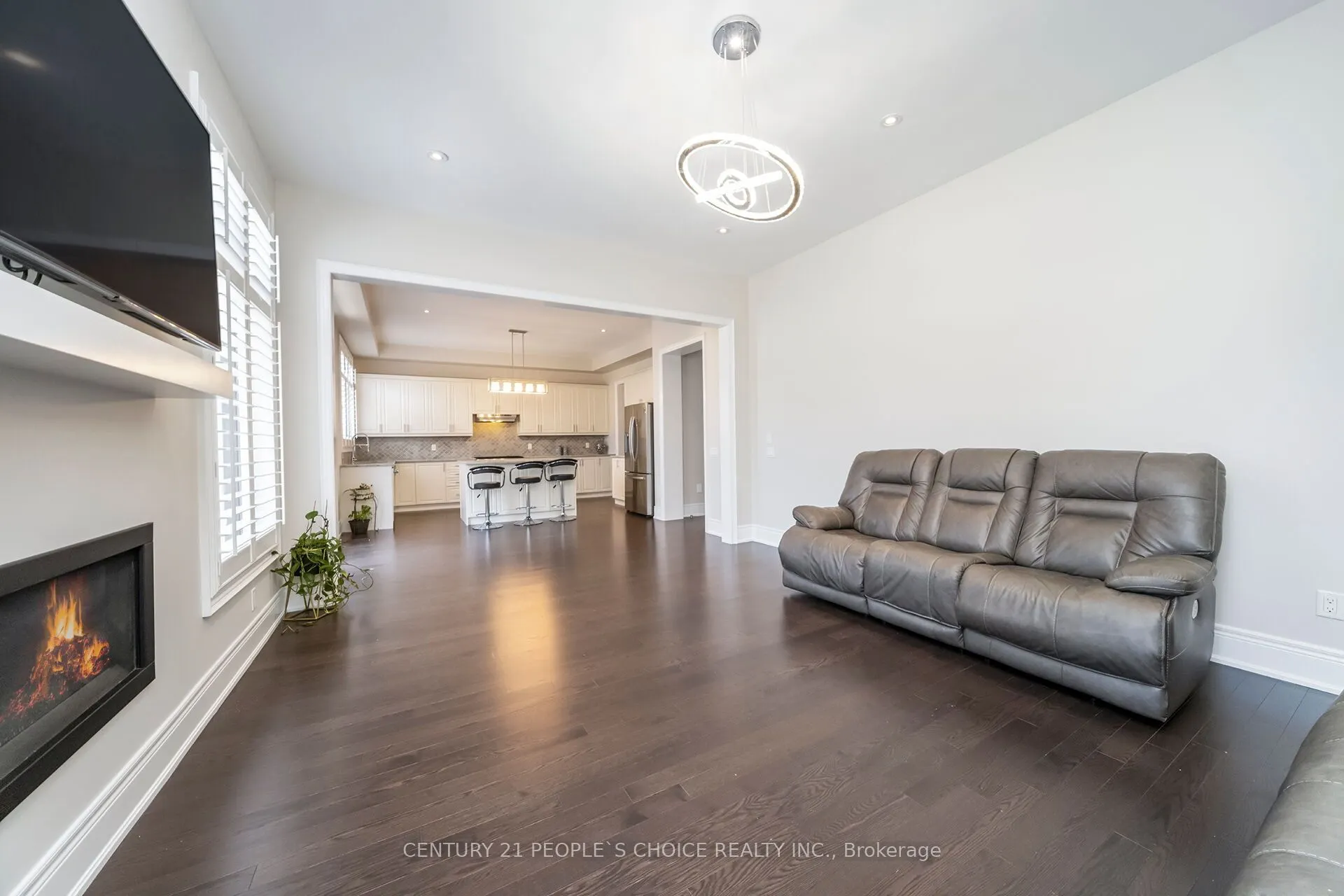8 Rolling Acres Drive