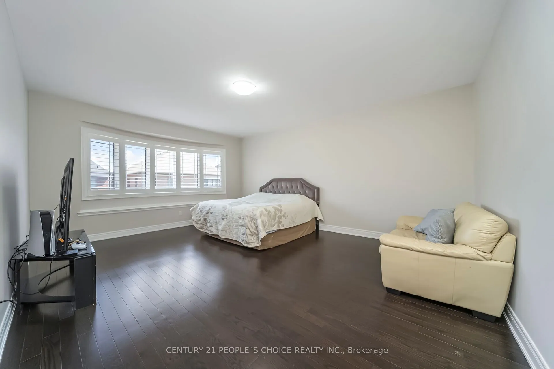 8 Rolling Acres Drive