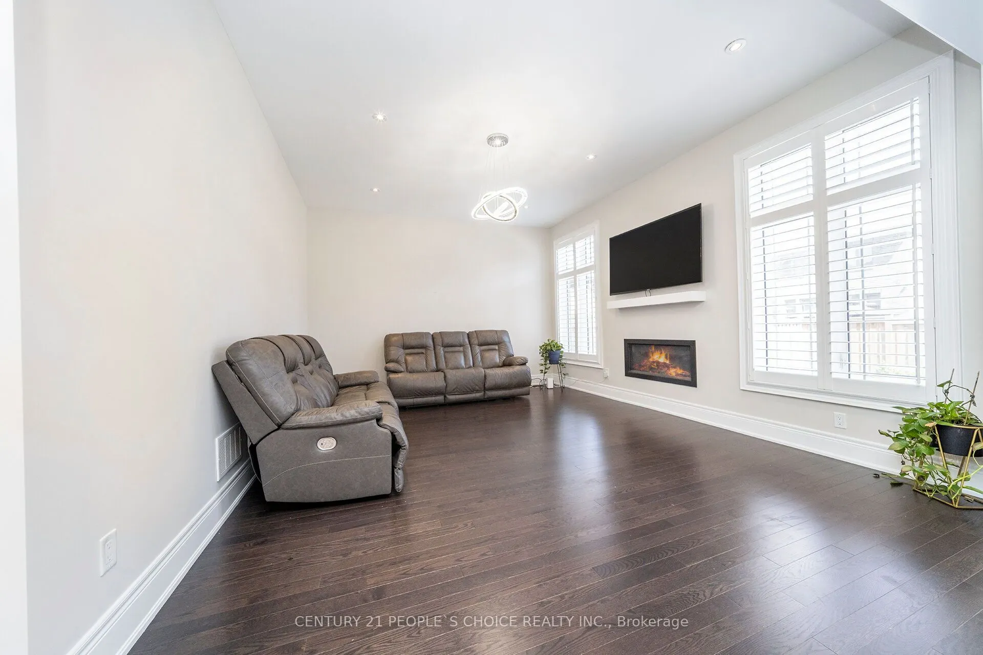 8 Rolling Acres Drive