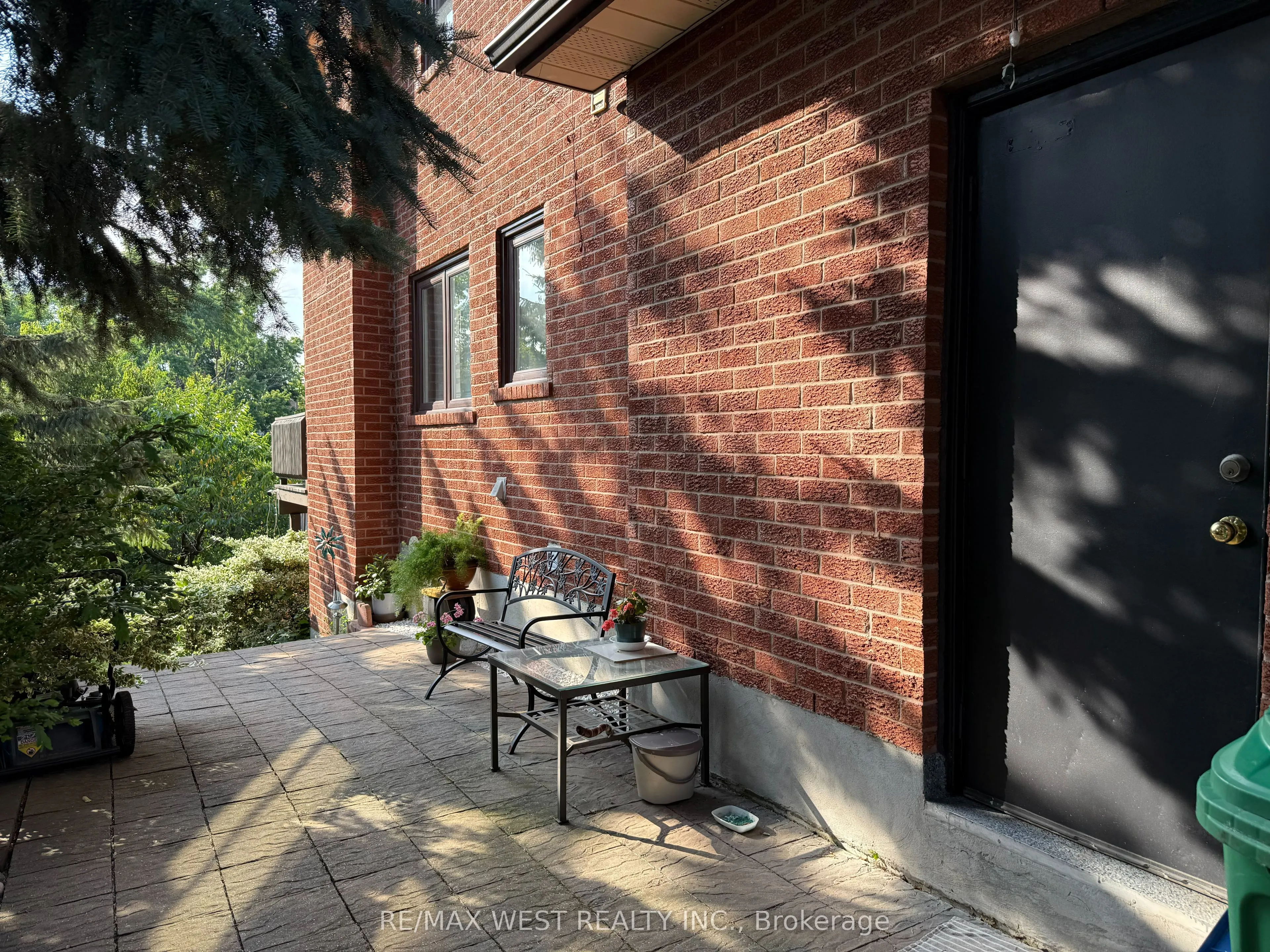 4256 Petersburg Crescent