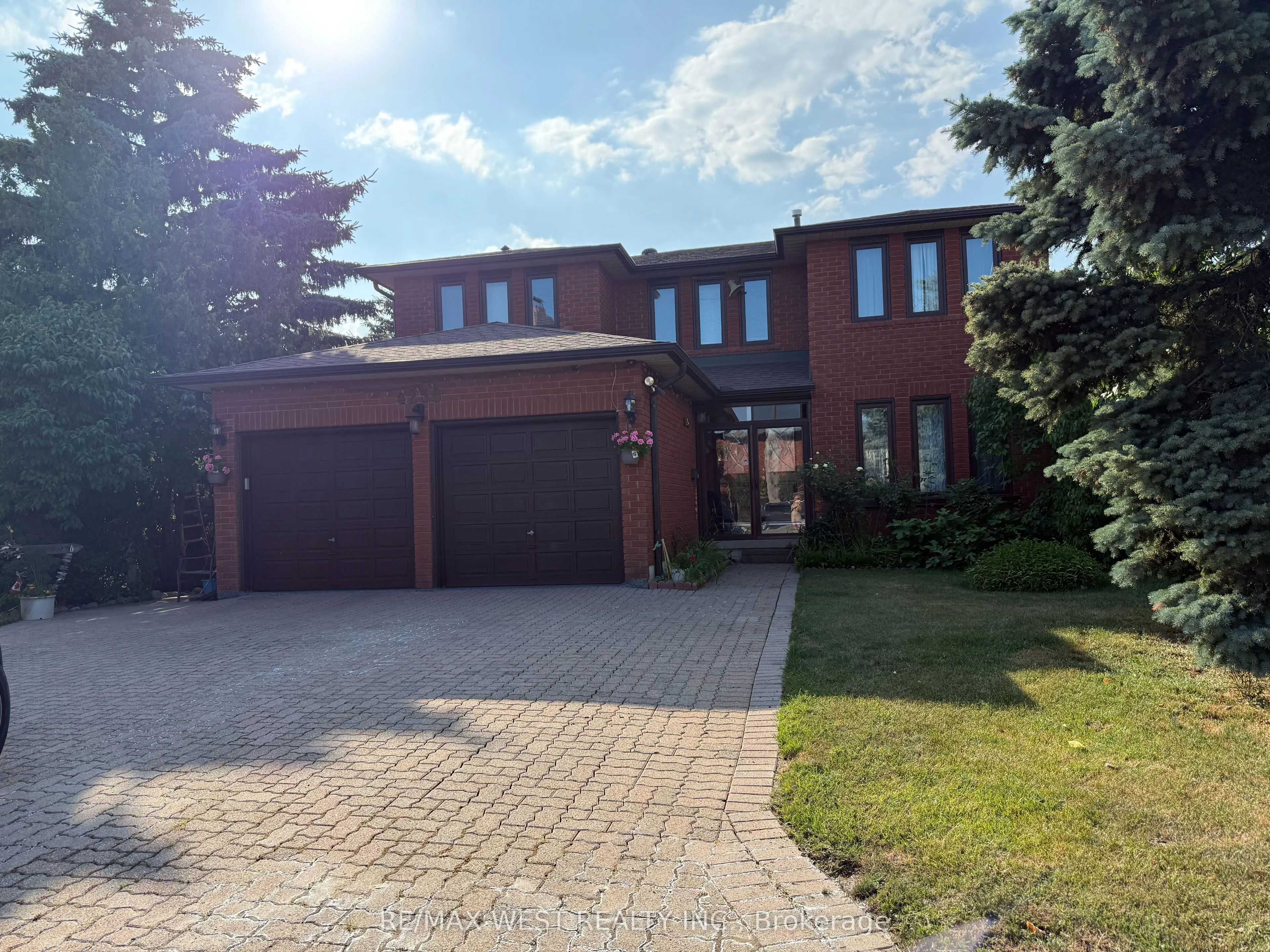 4256 Petersburg Crescent