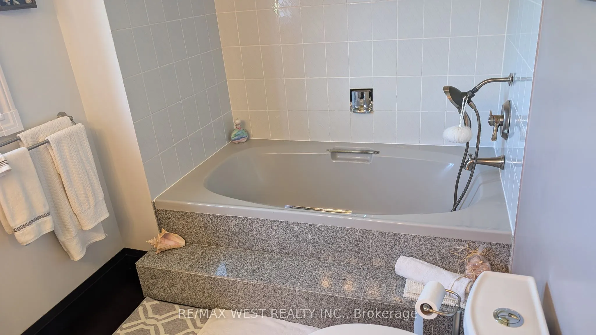 4256 Petersburg Crescent