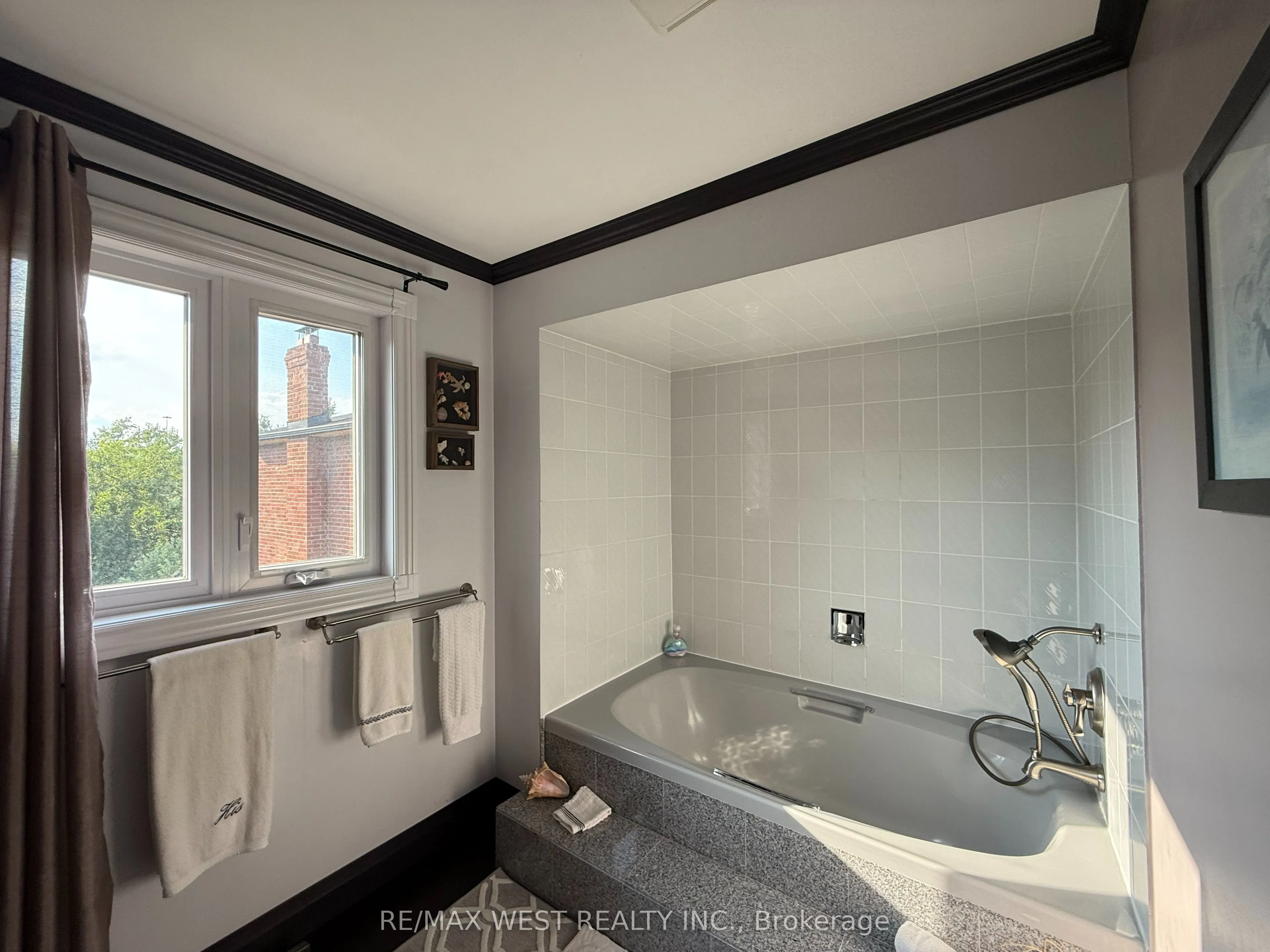 4256 Petersburg Crescent