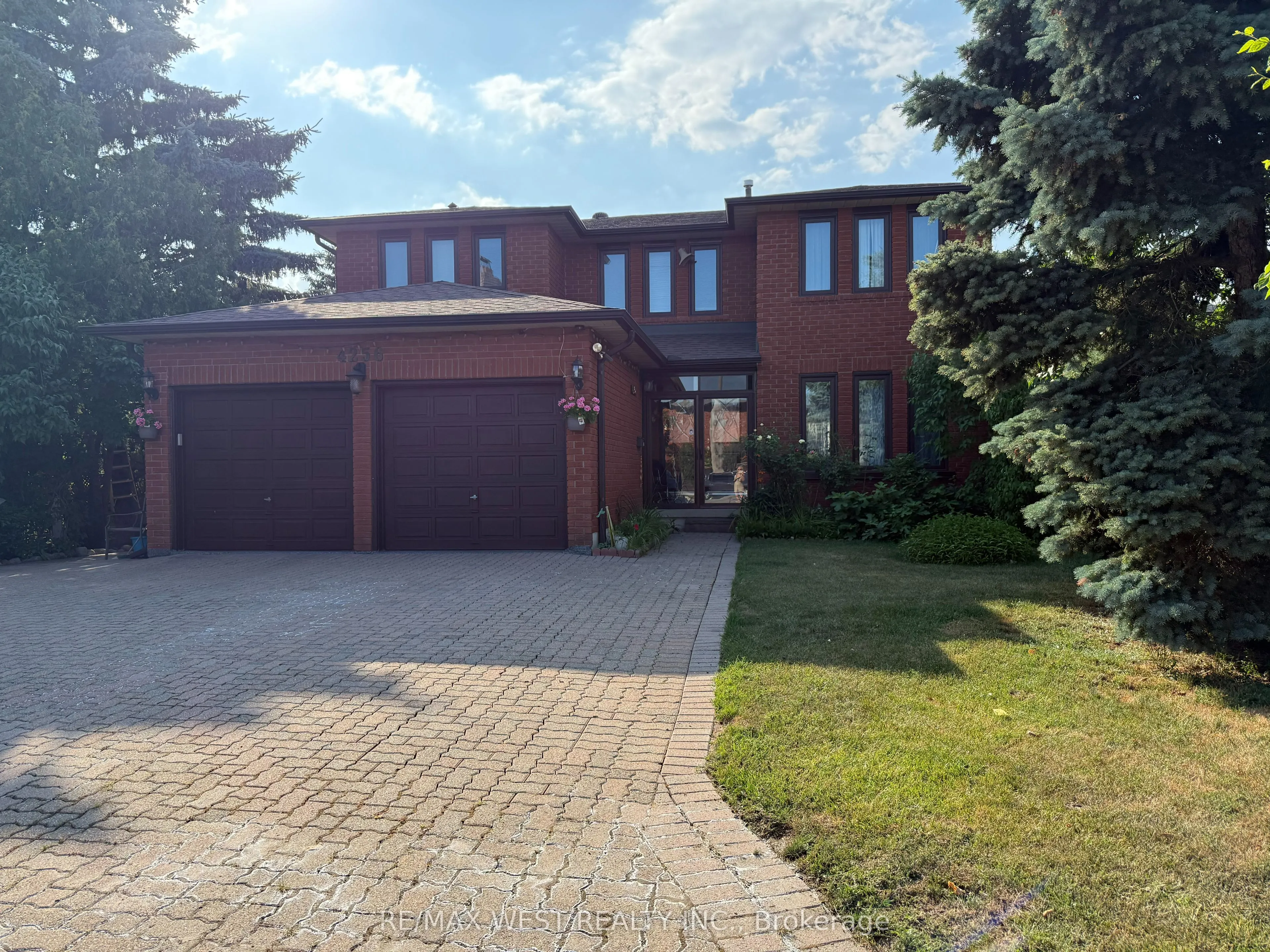 4256 Petersburg Crescent