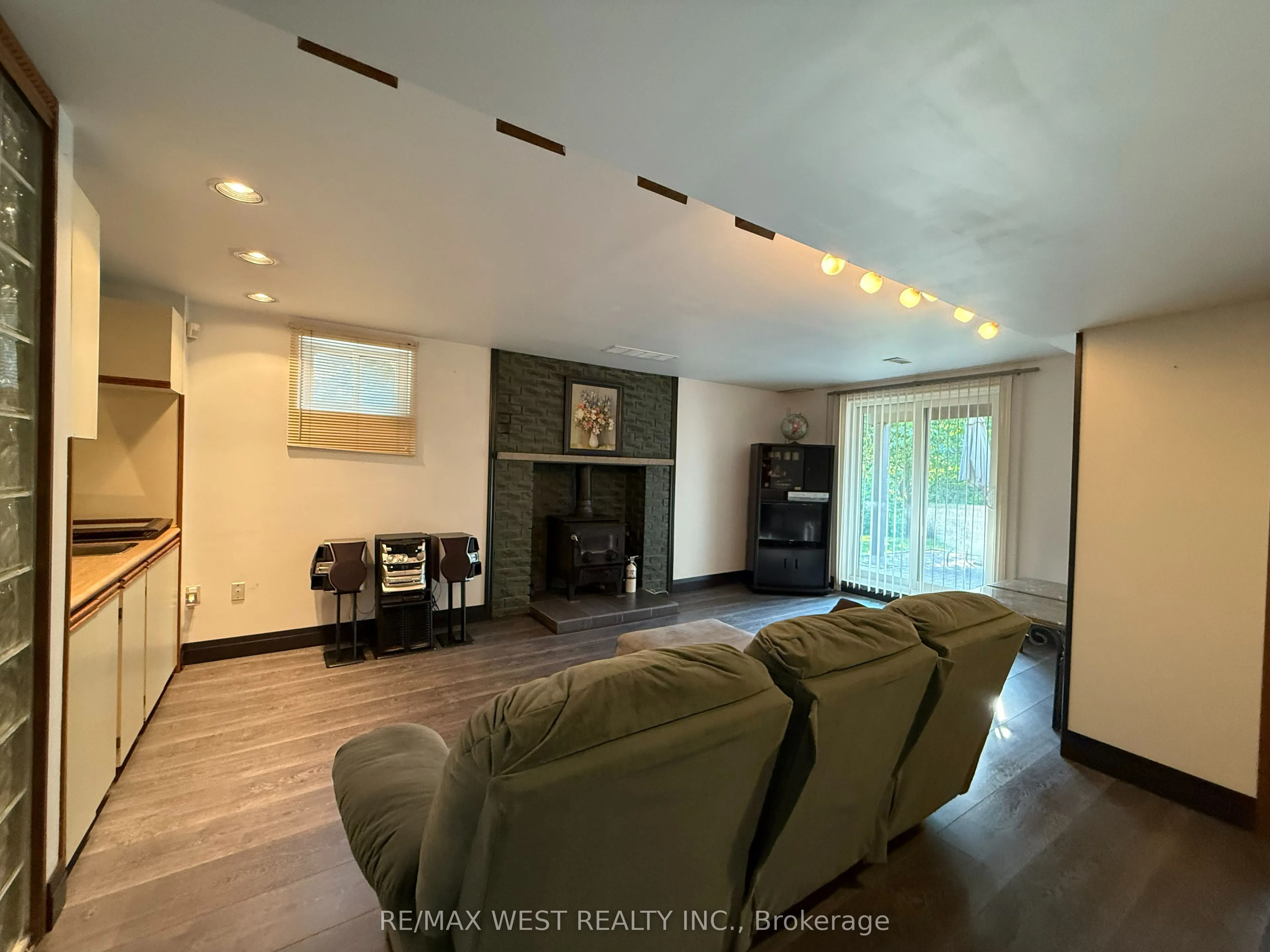 4256 Petersburg Crescent