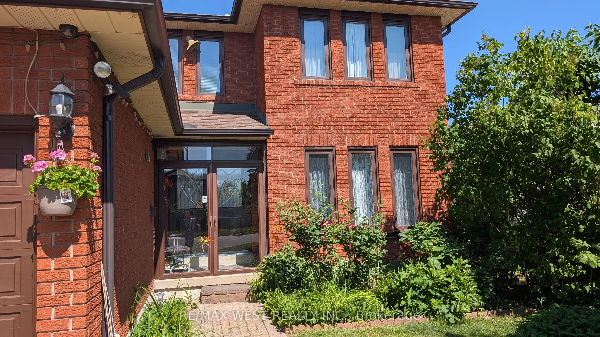 4256 Petersburg Crescent