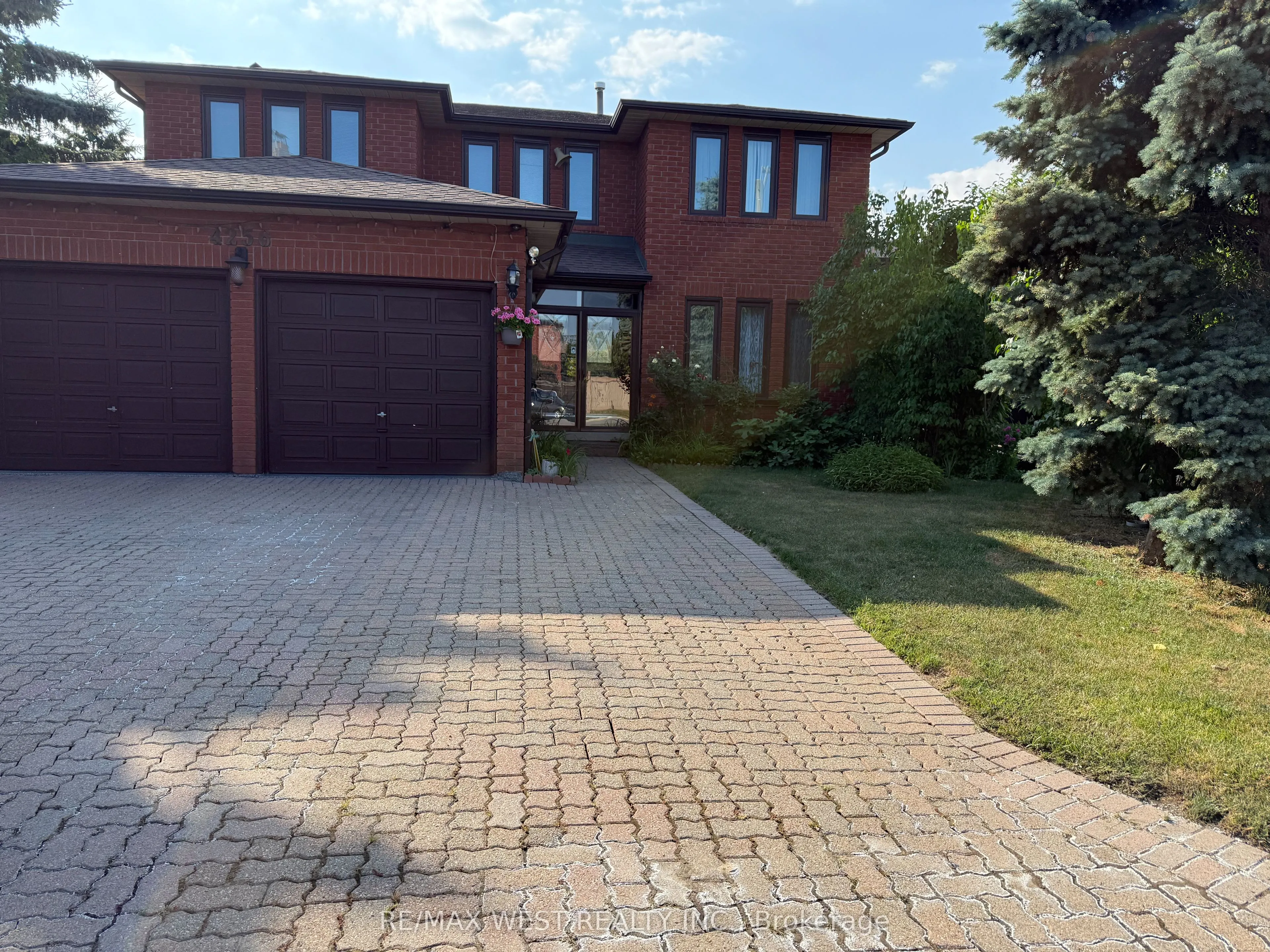 4256 Petersburg Crescent